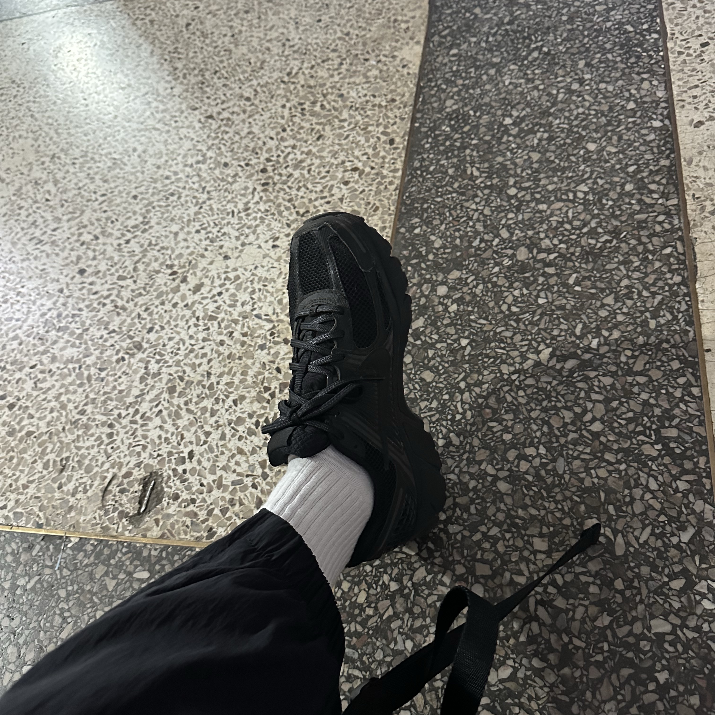 Nike Zoom Vomero 5 SP Black 착용 스타일
