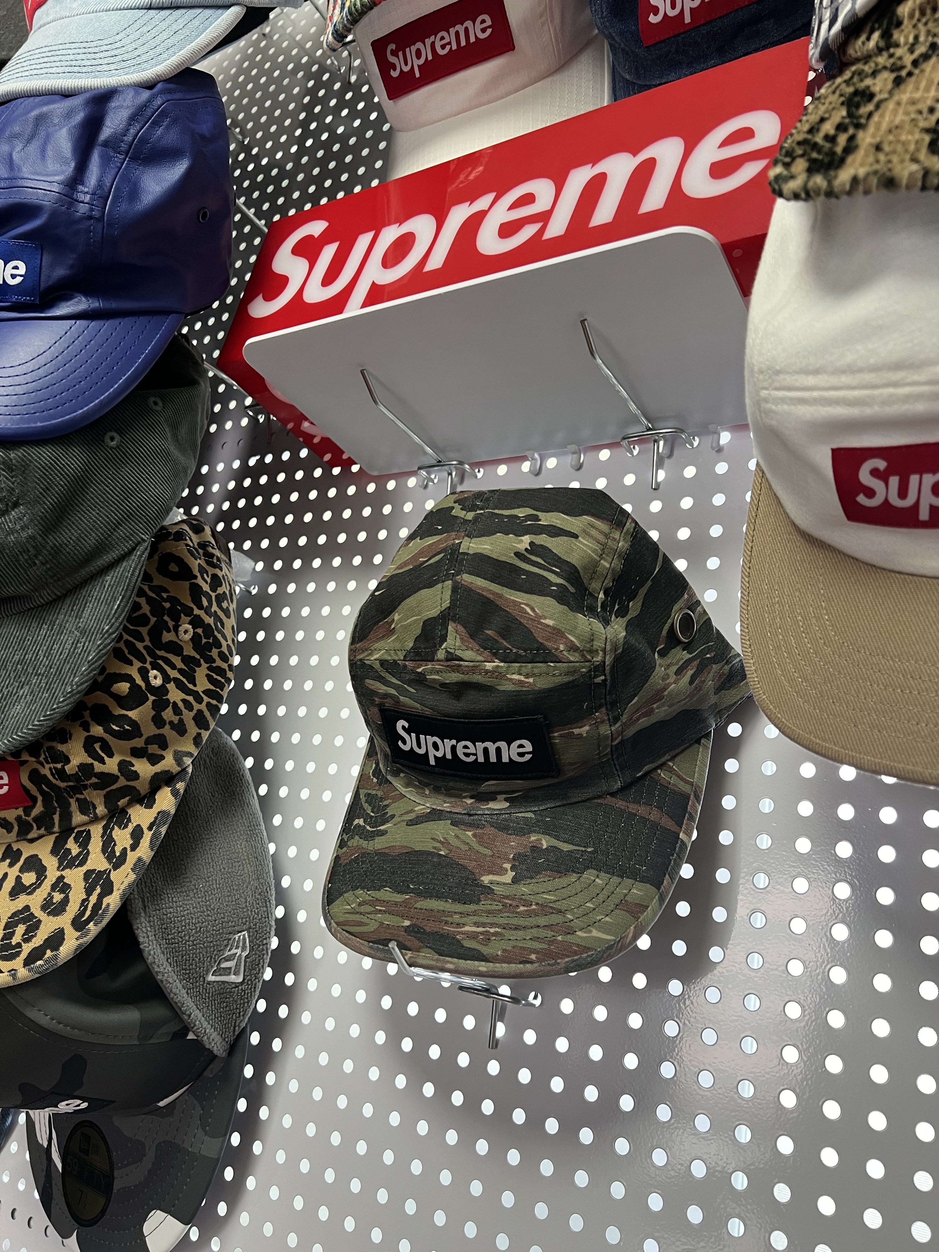 Supreme Military Camp Cap Olive Tiger Camo - 24SS 착용 스타일