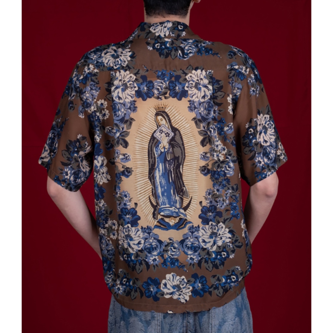Kapital Silk Rayon Champagne Maria Pattern Wrangle Collar Aloha Shirt Black 착용 스타일 - 2