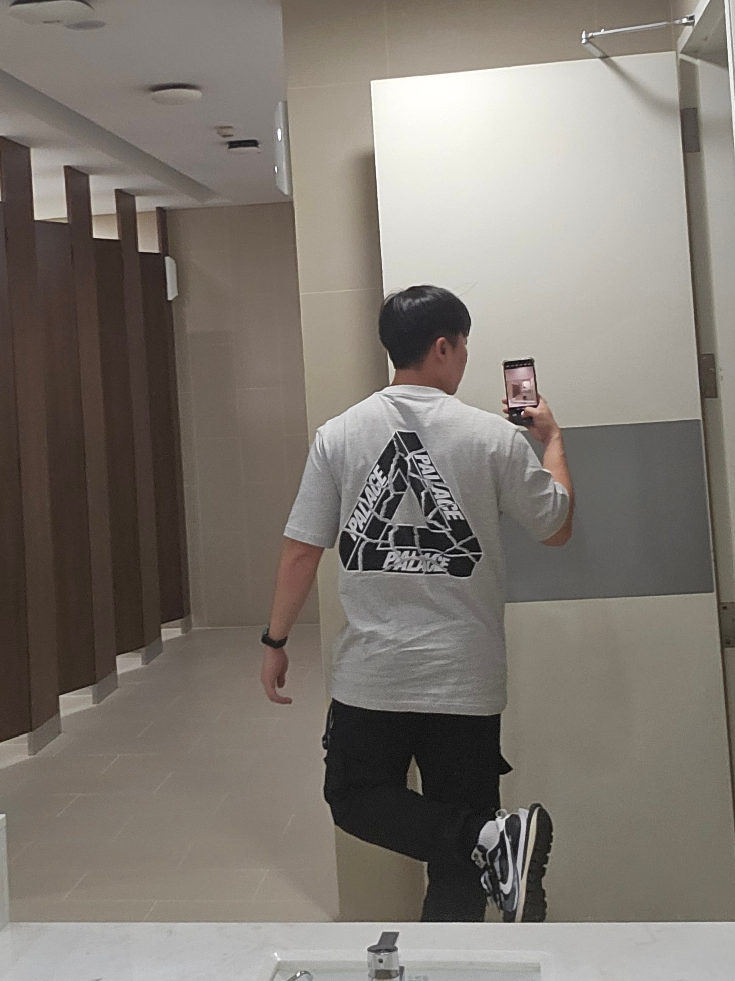 Palace Tri-Ripped T-Shirt Gray Marl - 23FW, Nike x Sacai VaporWaffle Black White 착용 스타일
