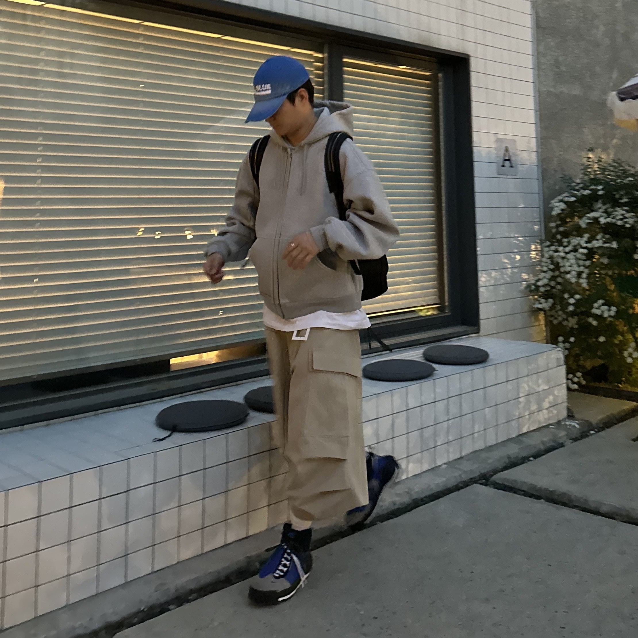 Nonnod Side Cargo Shorts Beige, Nonnod Scuba Zip Hoodie Grey 착용 스타일 - 2