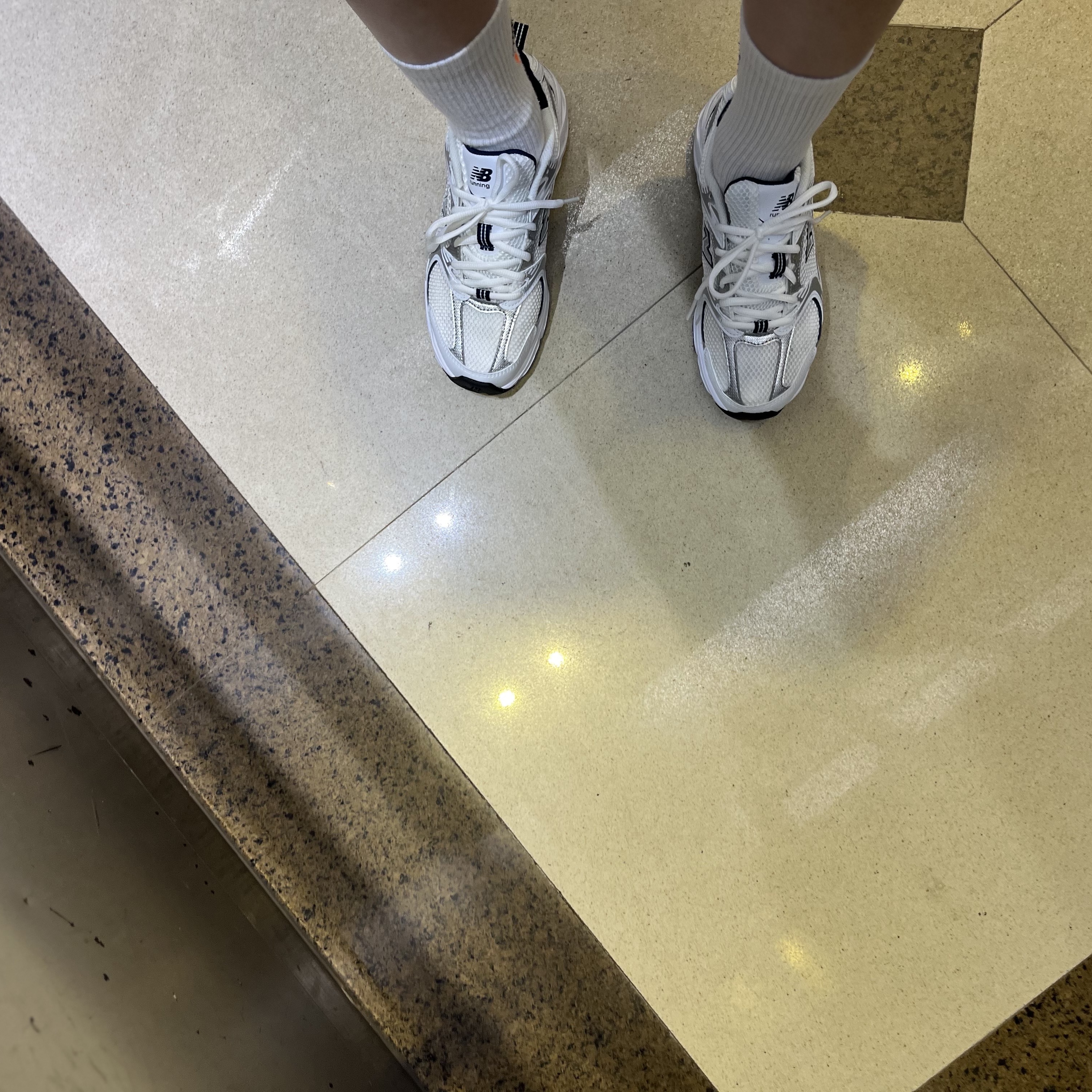 New Balance 530 White 착용 스타일 - 2