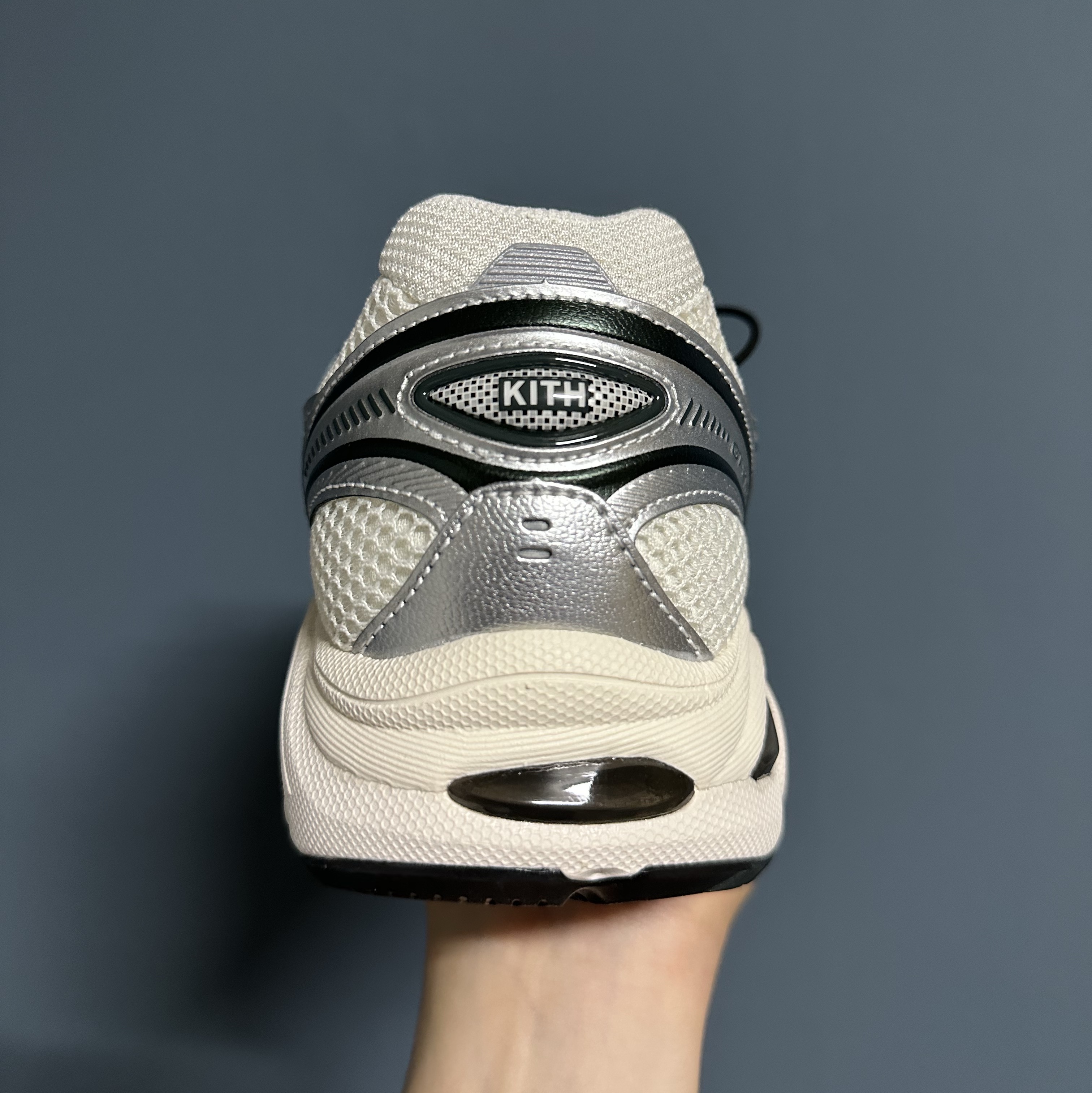 Asics x Kith GT-2160 Cream Scarab 착용 스타일 - 2