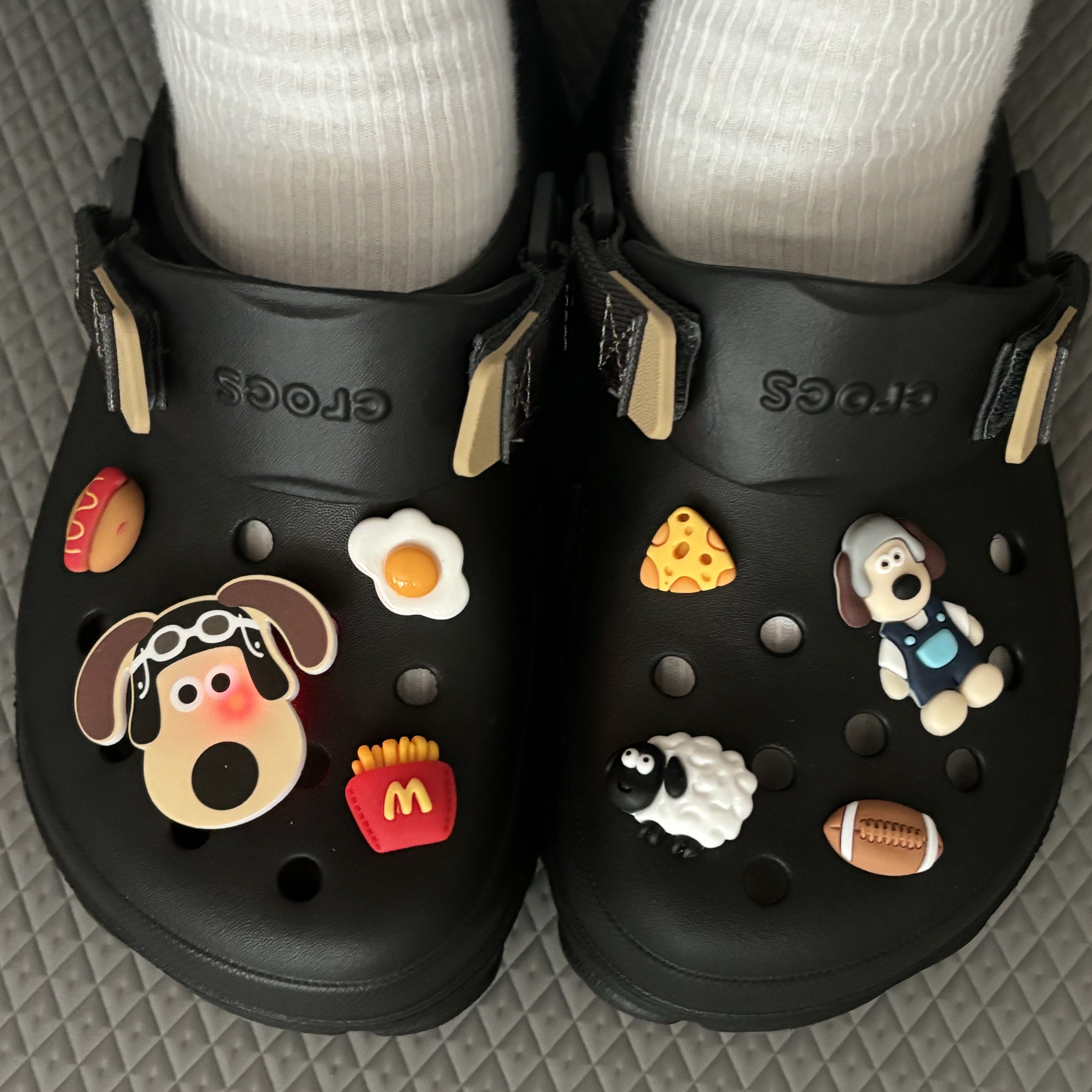 Crocs All Terrain Clog Black 착용 스타일
