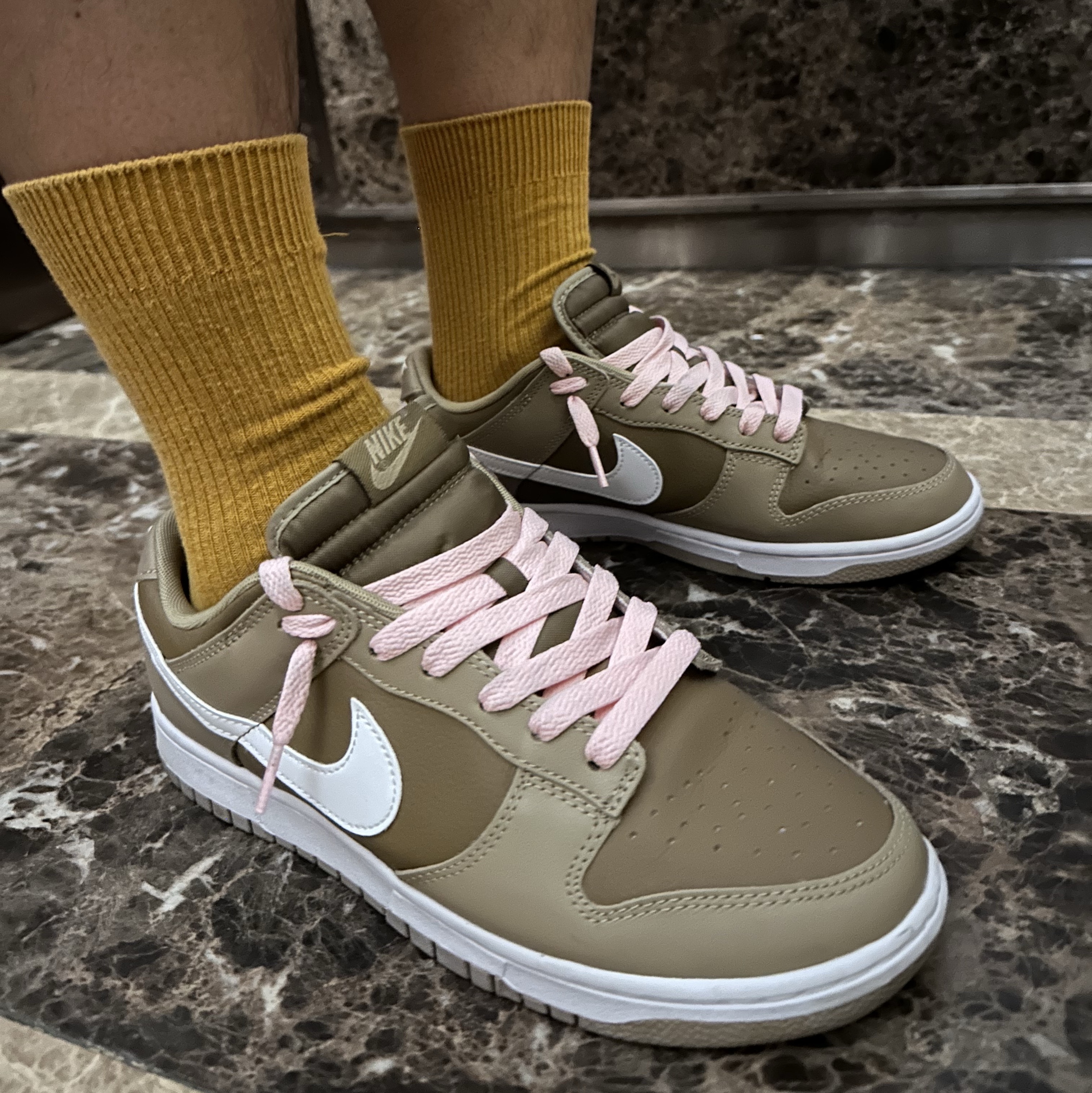 Nike Dunk Low Retro Khaki Hazel Rush 착용 스타일 - 2