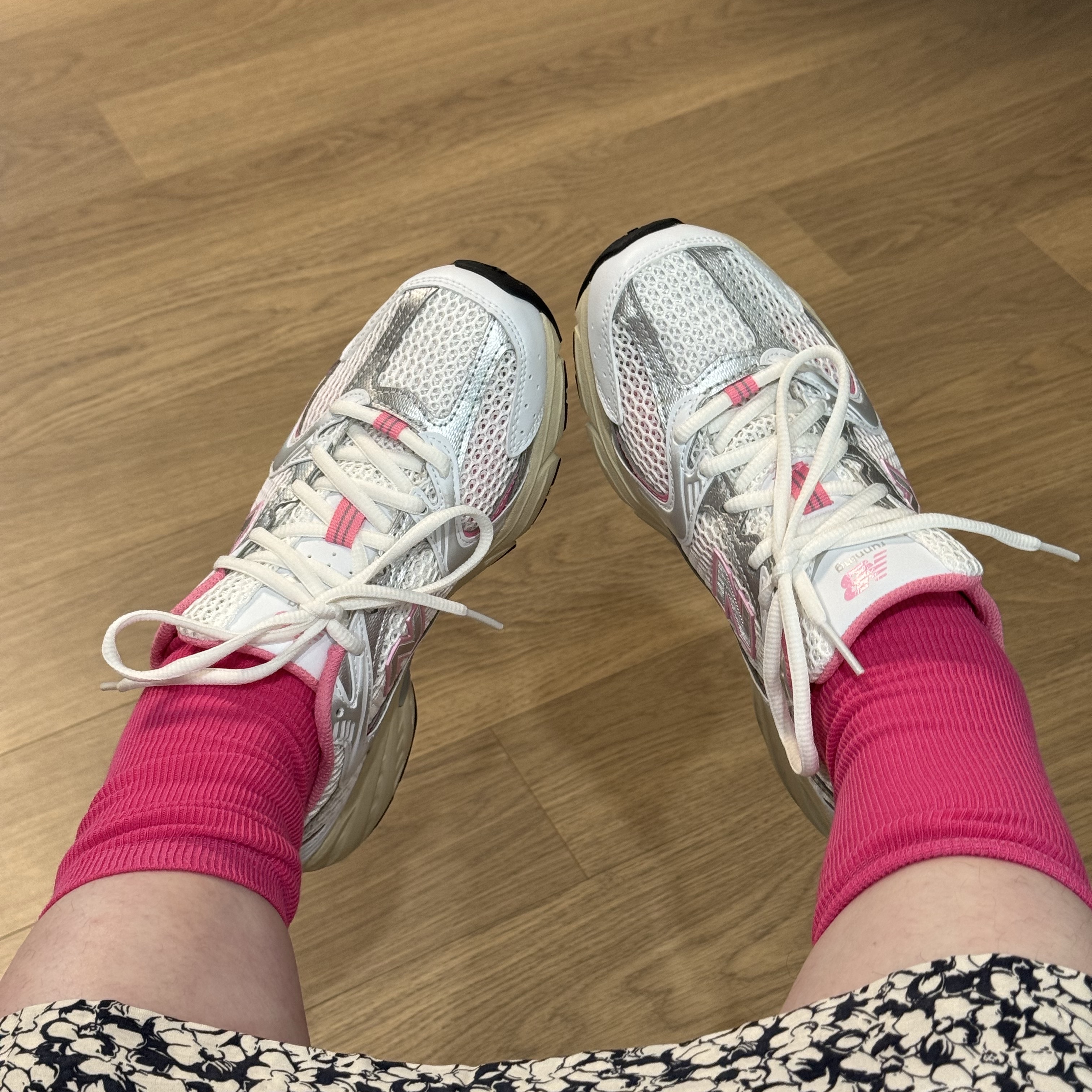 New Balance 530 White Pink 착용 스타일 - 1
