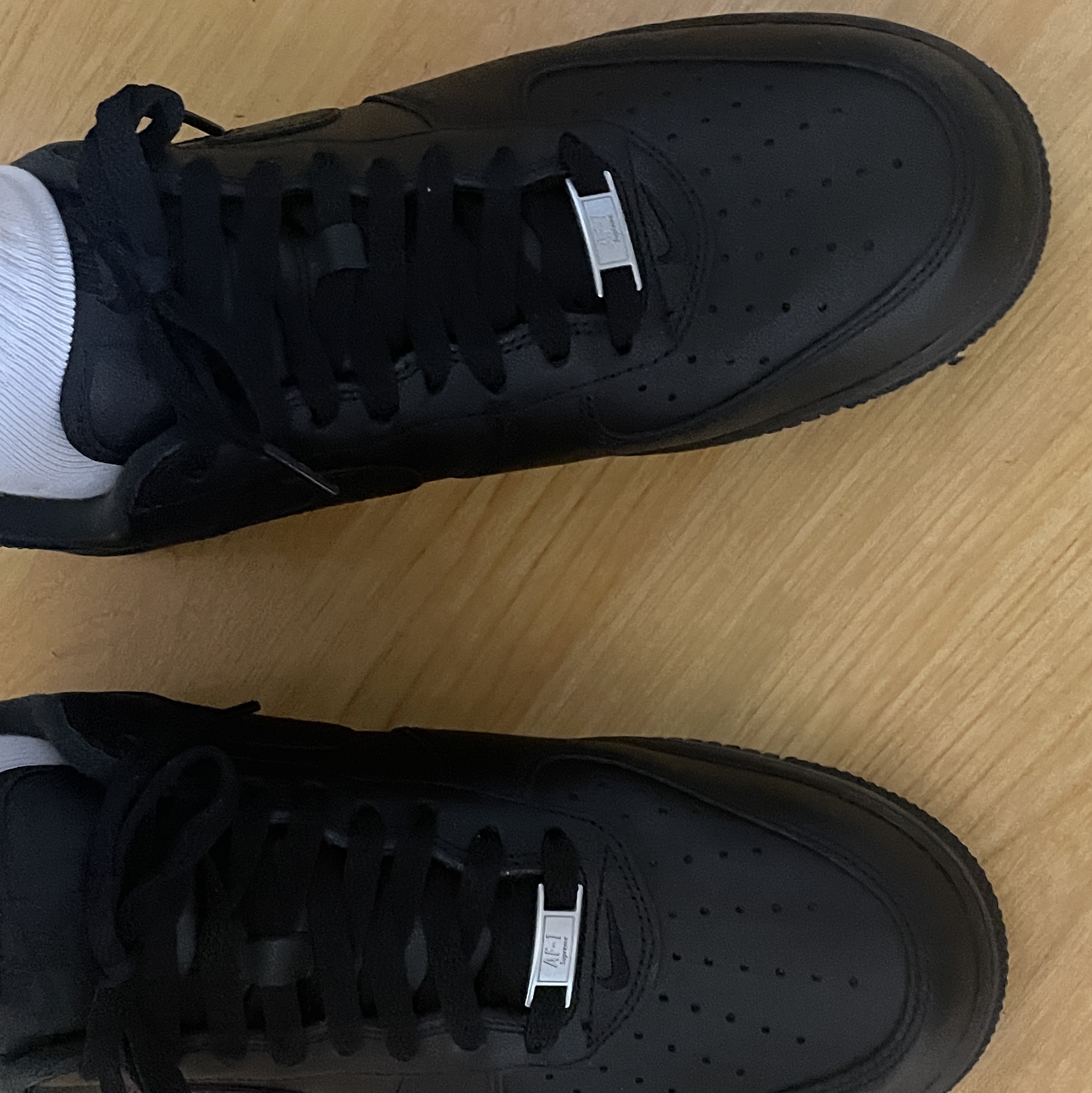 Nike x Supreme Air Force 1 Low Black 착용 스타일