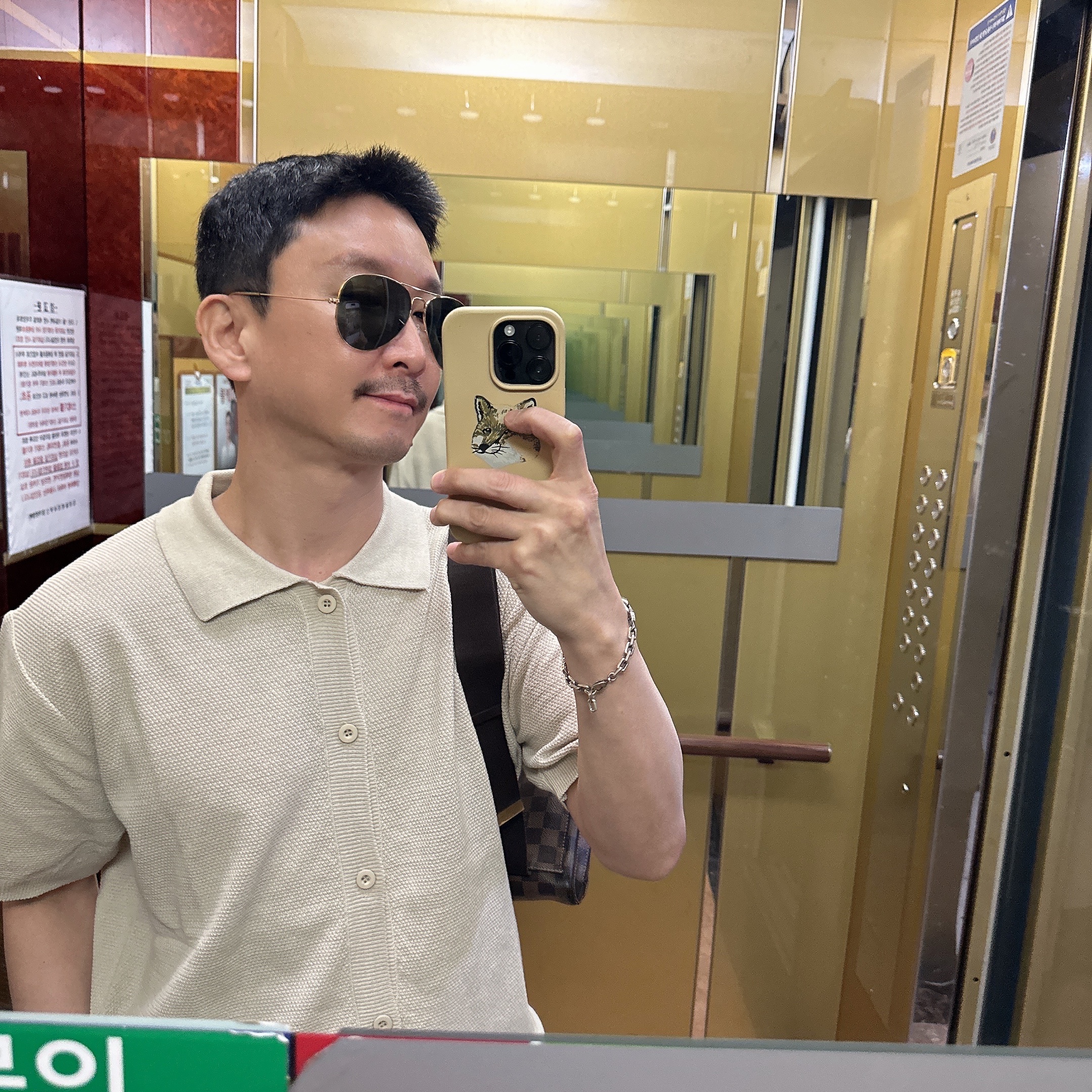 Ray-Ban Aviator Large Metal II Polished Gold Frame Green Classic G-15 Lenses 착용 스타일
