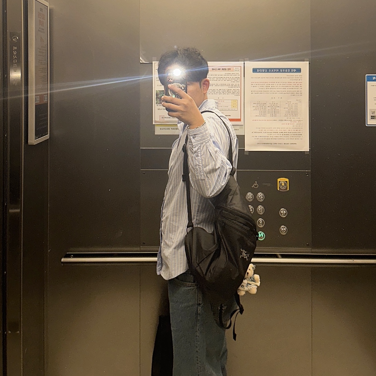 Arc'teryx Heliad 15 Backpack Black, Supreme Double Knee Painter Pant Washed Indigo - 24SS 착용 스타일