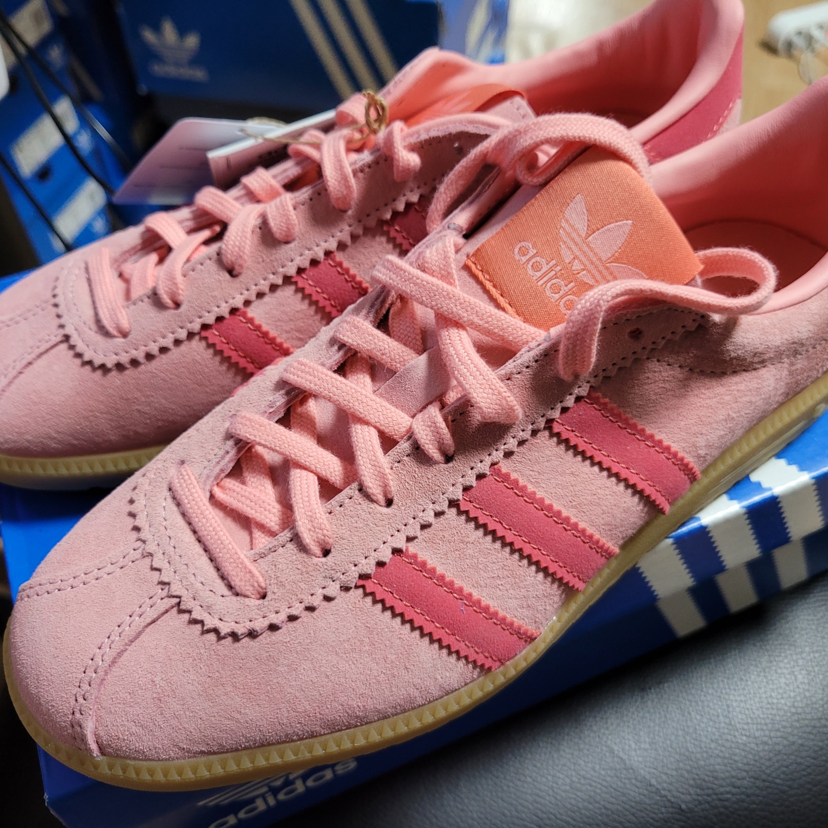 (W) Adidas Bermuda Semi Pink Spark Preloved Scarlet 착용 스타일