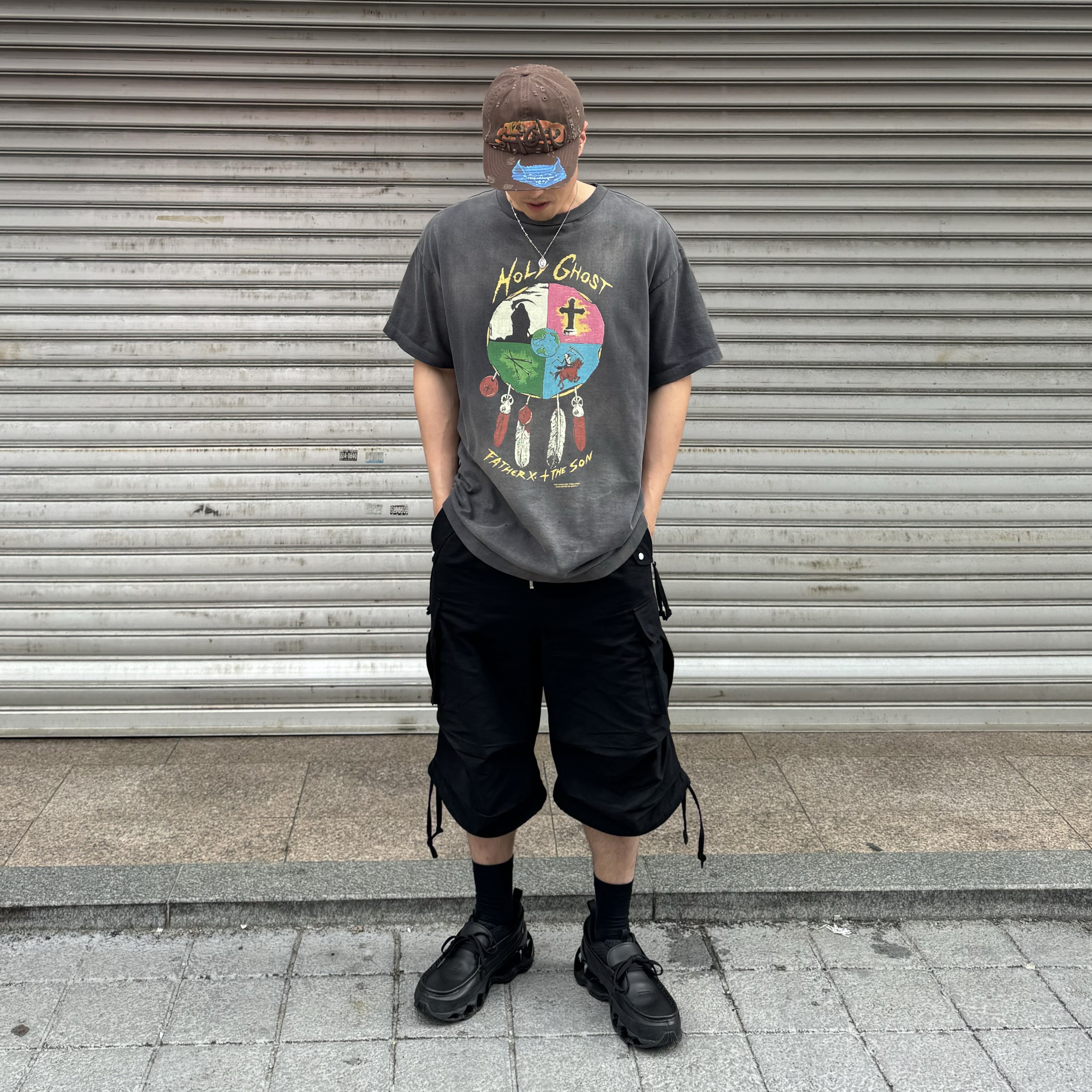 Travis Scott Utopia Telekinesis Hat Brown, Saint Mxxxxxx x Lastman Holy Ghost S/S T-Shirt Black - 24SS 착용 스타일 - 1