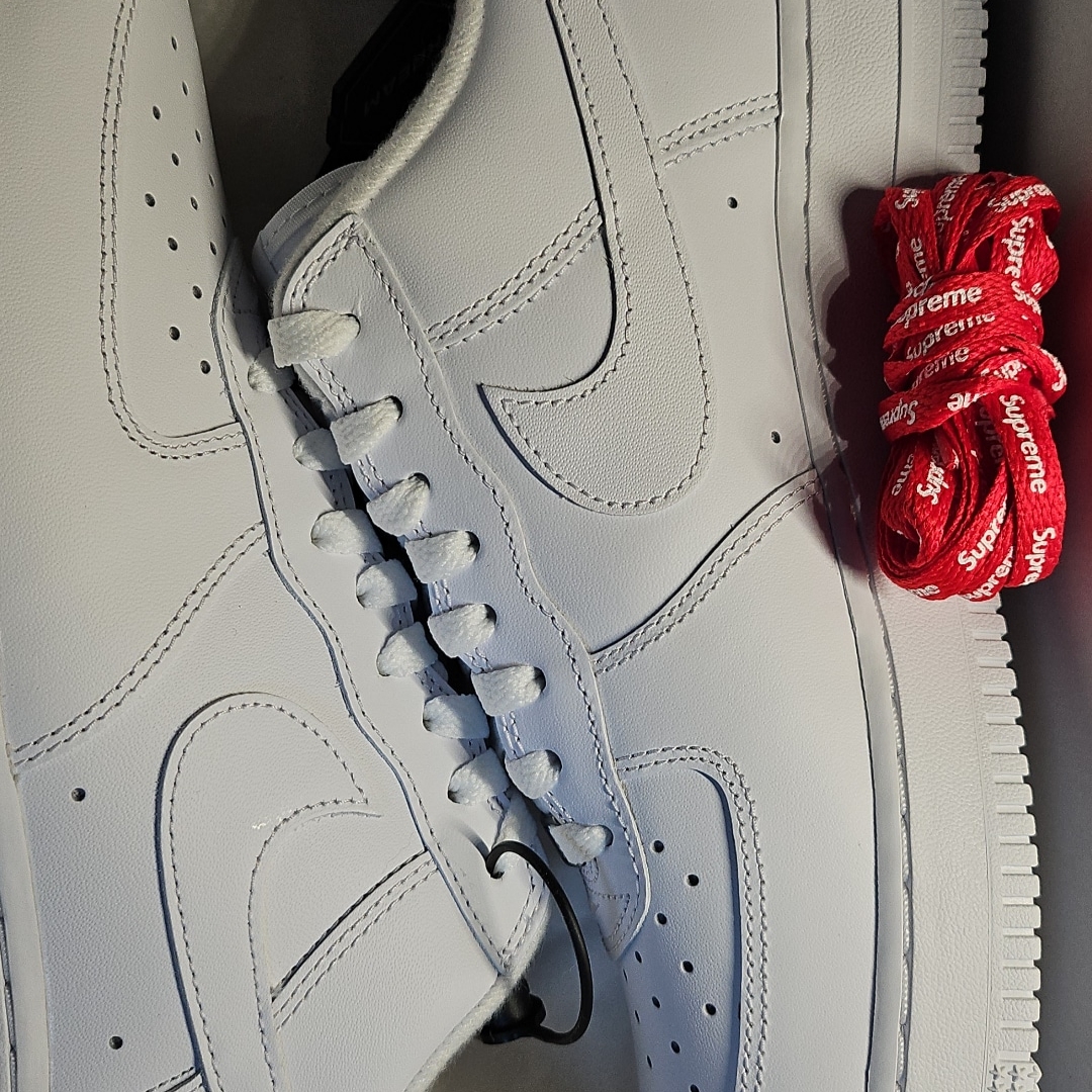 Nike x Supreme Air Force 1 Low White 착용 스타일