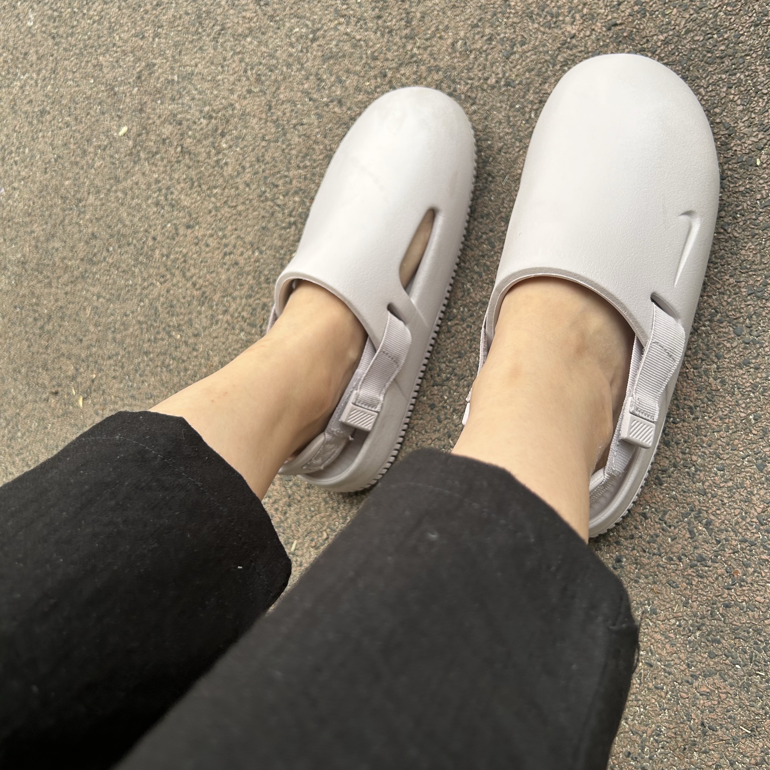 (W) Nike Calm Mule Platinum Violet 착용 스타일