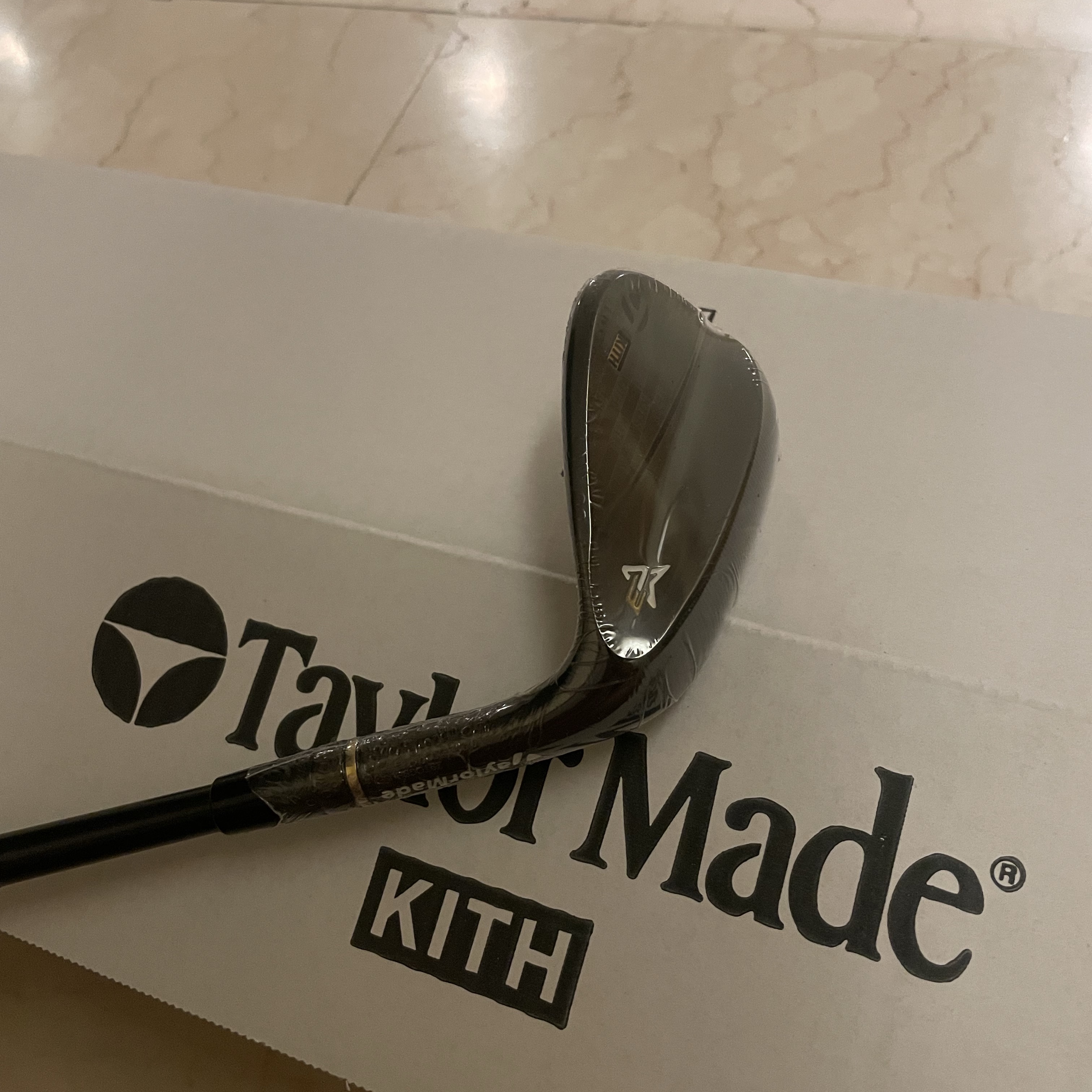 Taylormade x Kith Iron Milled Grind 3 60 Loft Wedge Black 착용 스타일 - 4