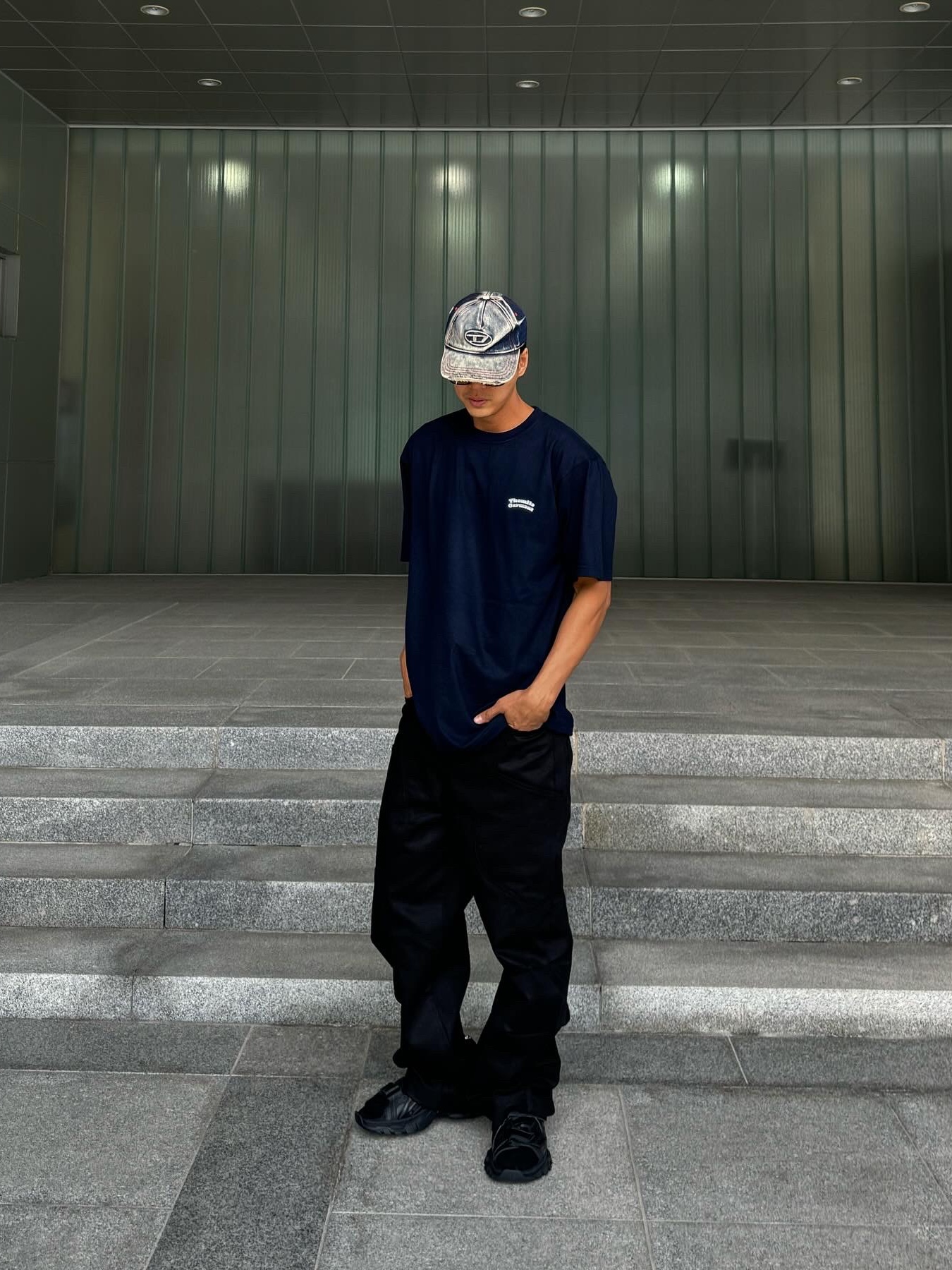 Diesel C-Seymon Treated Denim Baseball Cap Blue White, (W) Balenciaga Track Sandal Black 착용 스타일 - 3