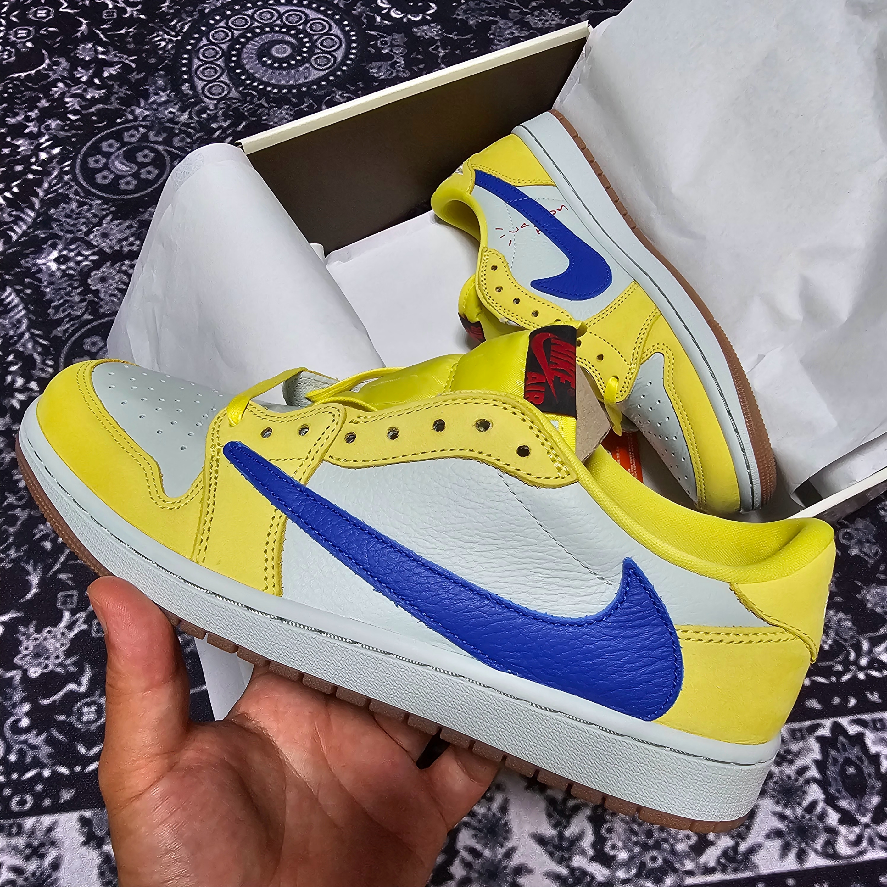 (W) Jordan 1 x Travis Scott Retro Low OG SP Canary 착용 스타일