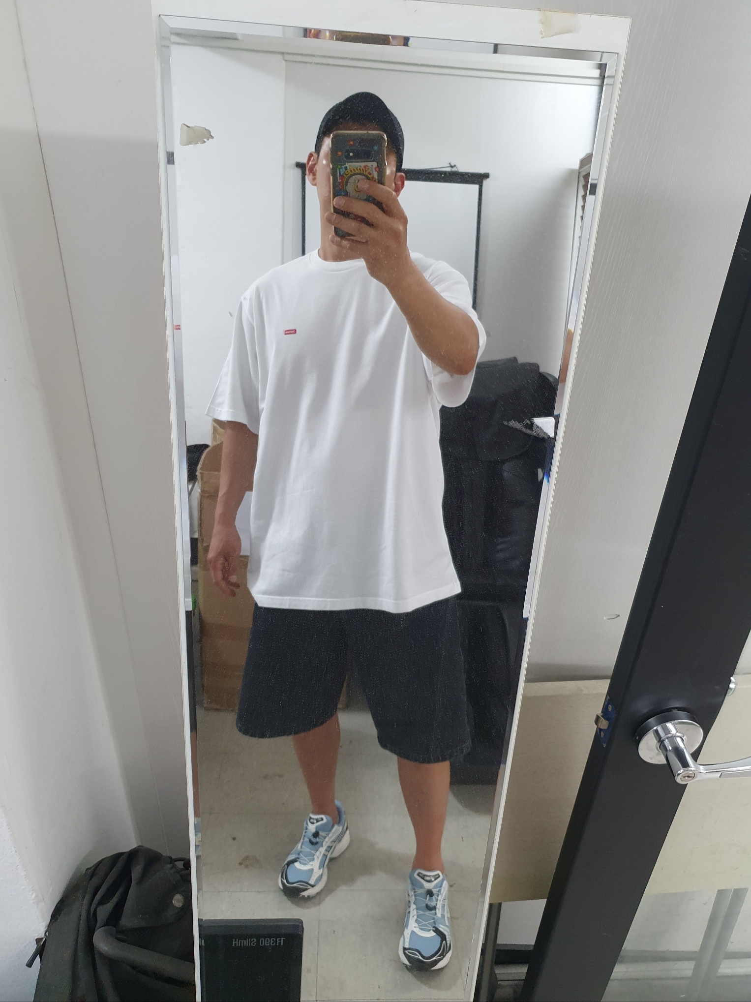 Supreme Small Box T-Shirt White - 23FW 착용 스타일