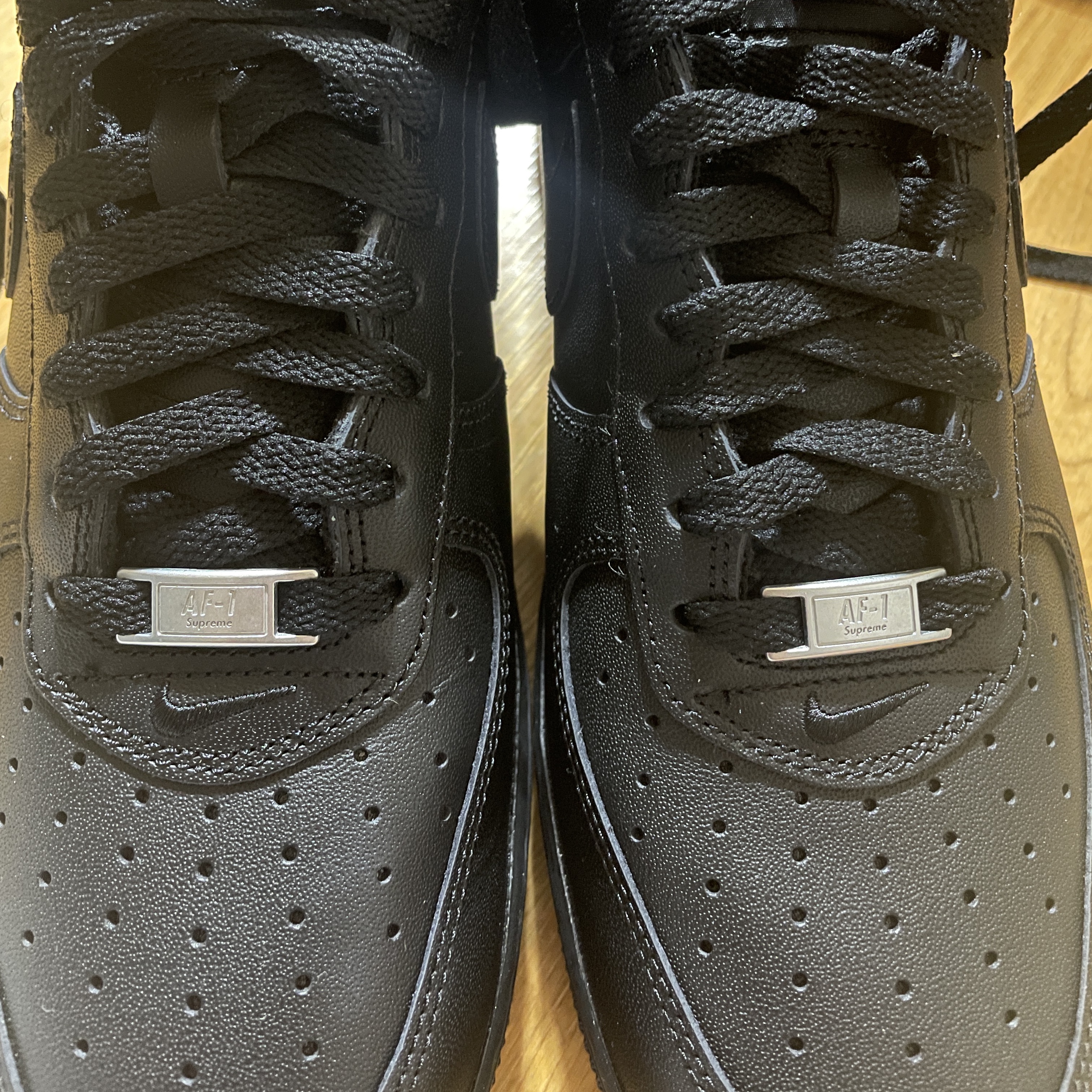 Nike x Supreme Air Force 1 Low Black 착용 스타일
