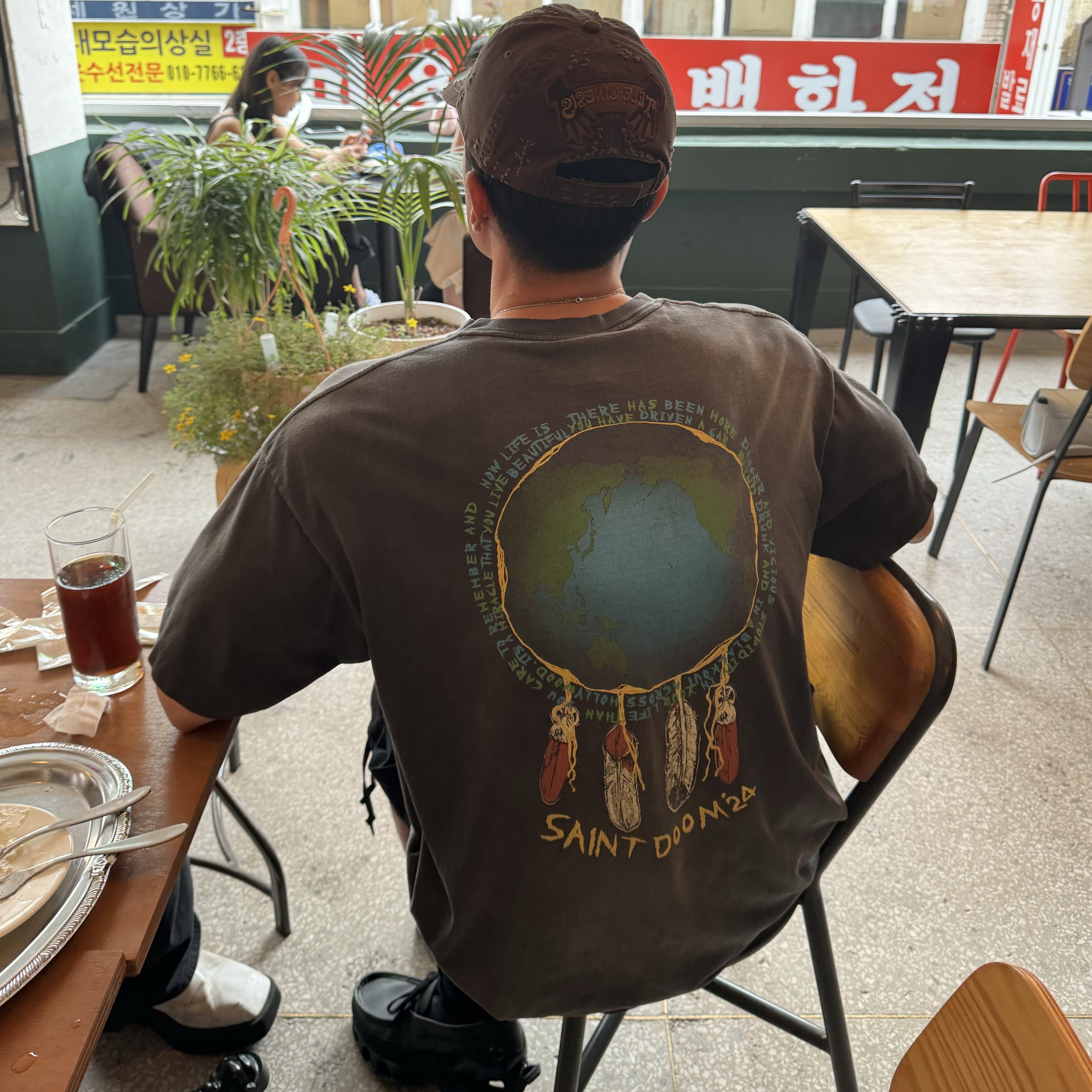 Travis Scott Utopia Telekinesis Hat Brown, Saint Mxxxxxx x Lastman Holy Ghost S/S T-Shirt Black - 24SS 착용 스타일 - 4