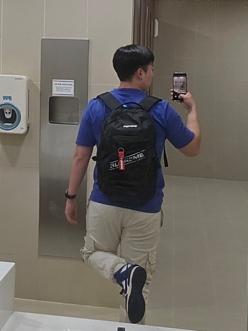 Palace Tri-Void T-Shirt Ultra - 23FW, Supreme Backpack Black - 23FW 착용 스타일