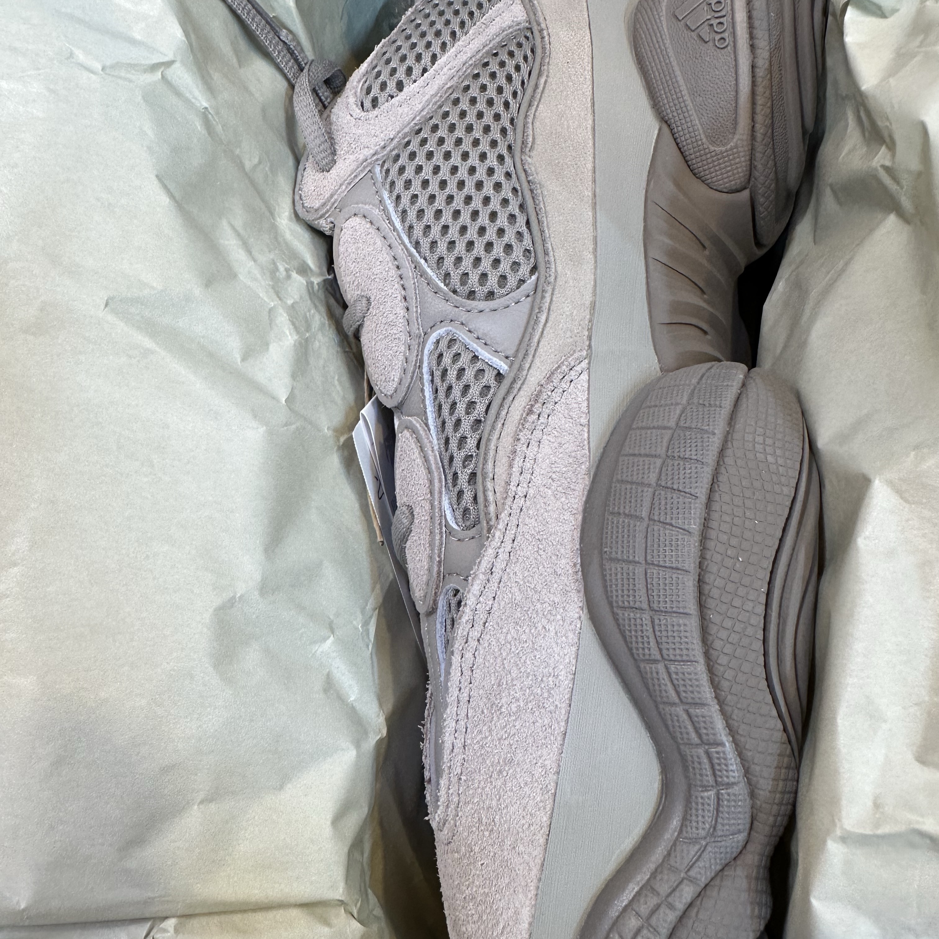 Adidas Yeezy 500 Ash Grey 착용 스타일