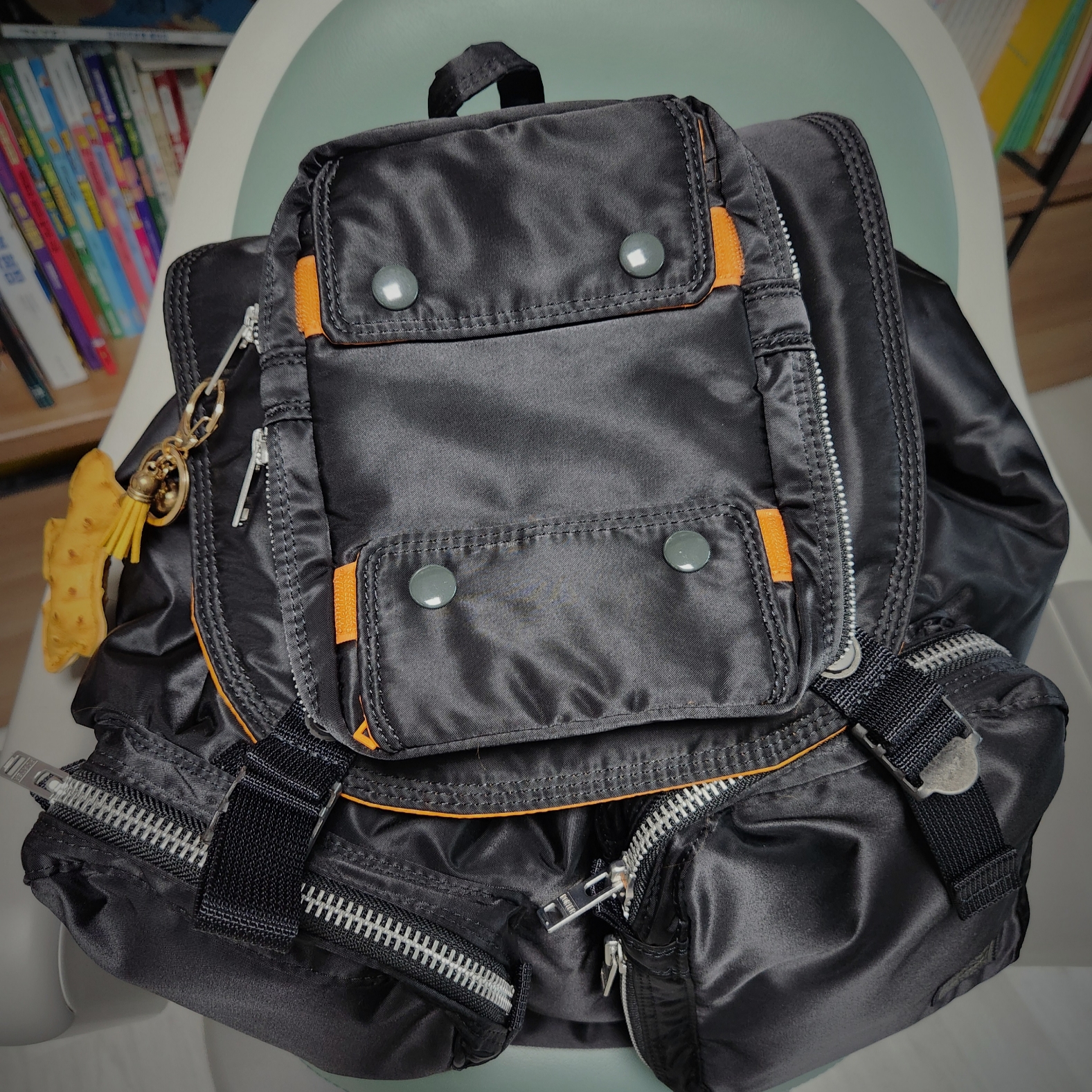 Porter Tanker Backpack Black 착용 스타일 - 2