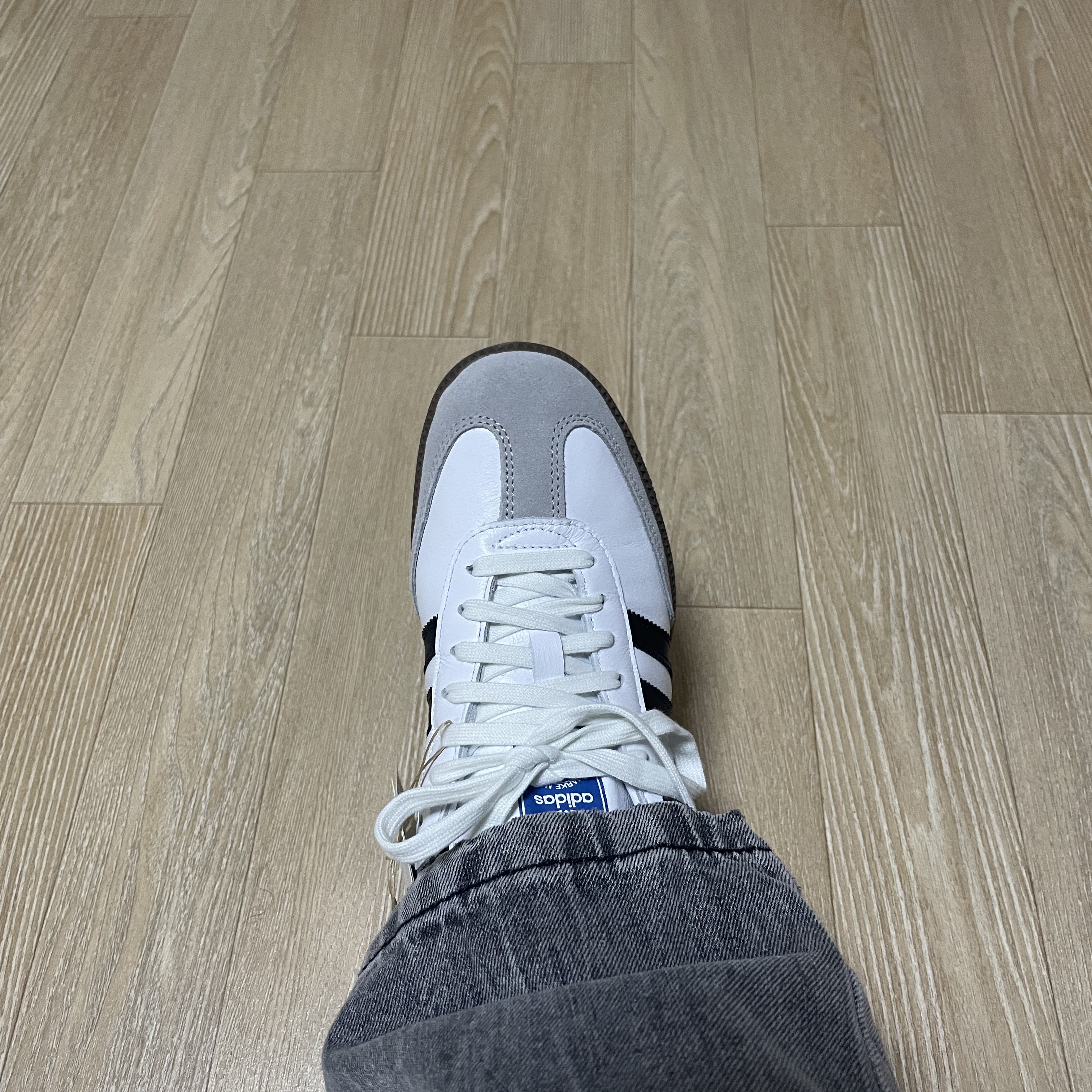 Adidas Samba OG Cloud White 착용 스타일 - 2