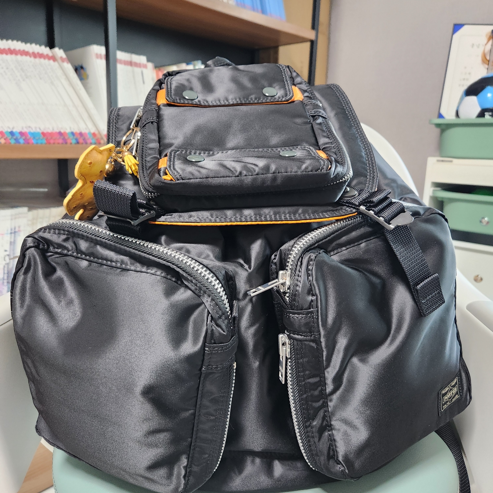 Porter Tanker Backpack Black 착용 스타일 - 3