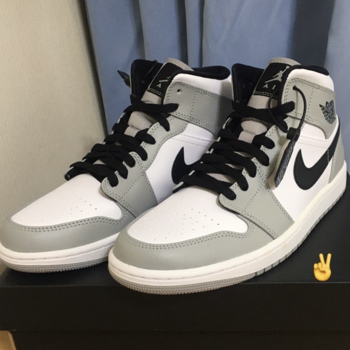 Jordan 1 Mid Light Smoke Grey 착용 스타일