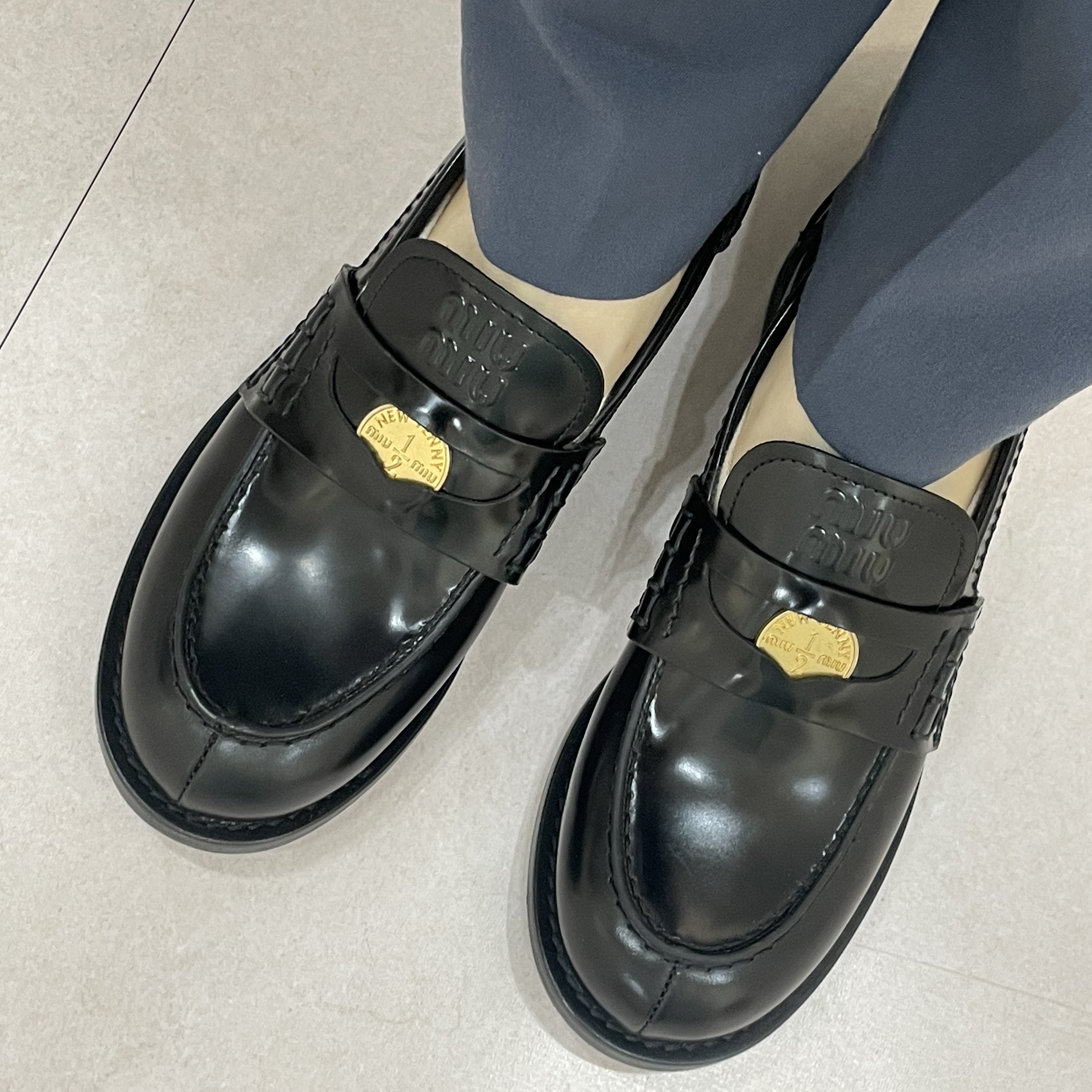 (W) Miu Miu Leather Penny Loafers Black 착용 스타일