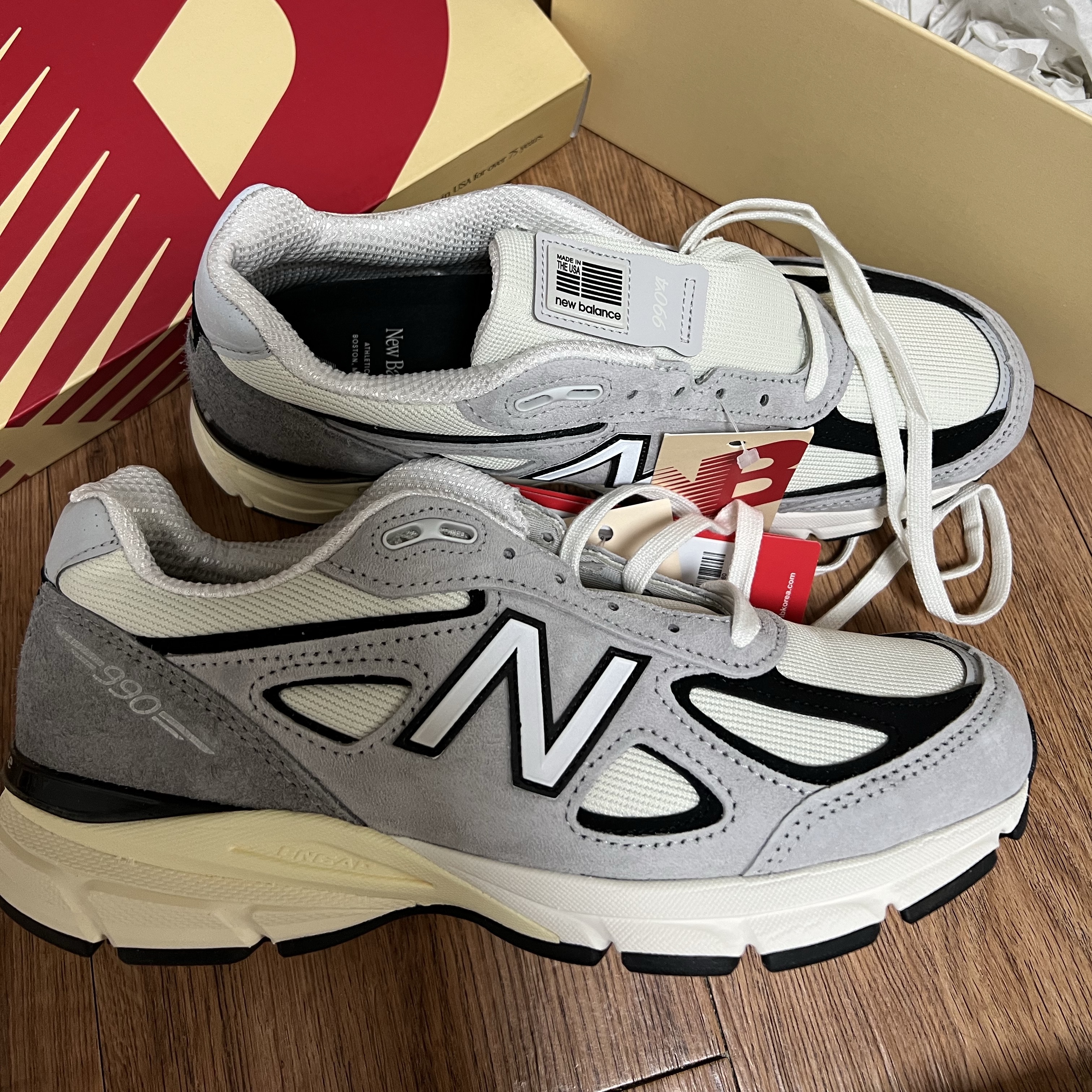 New Balance 990v4 Made in USA Grey Black 착용 스타일