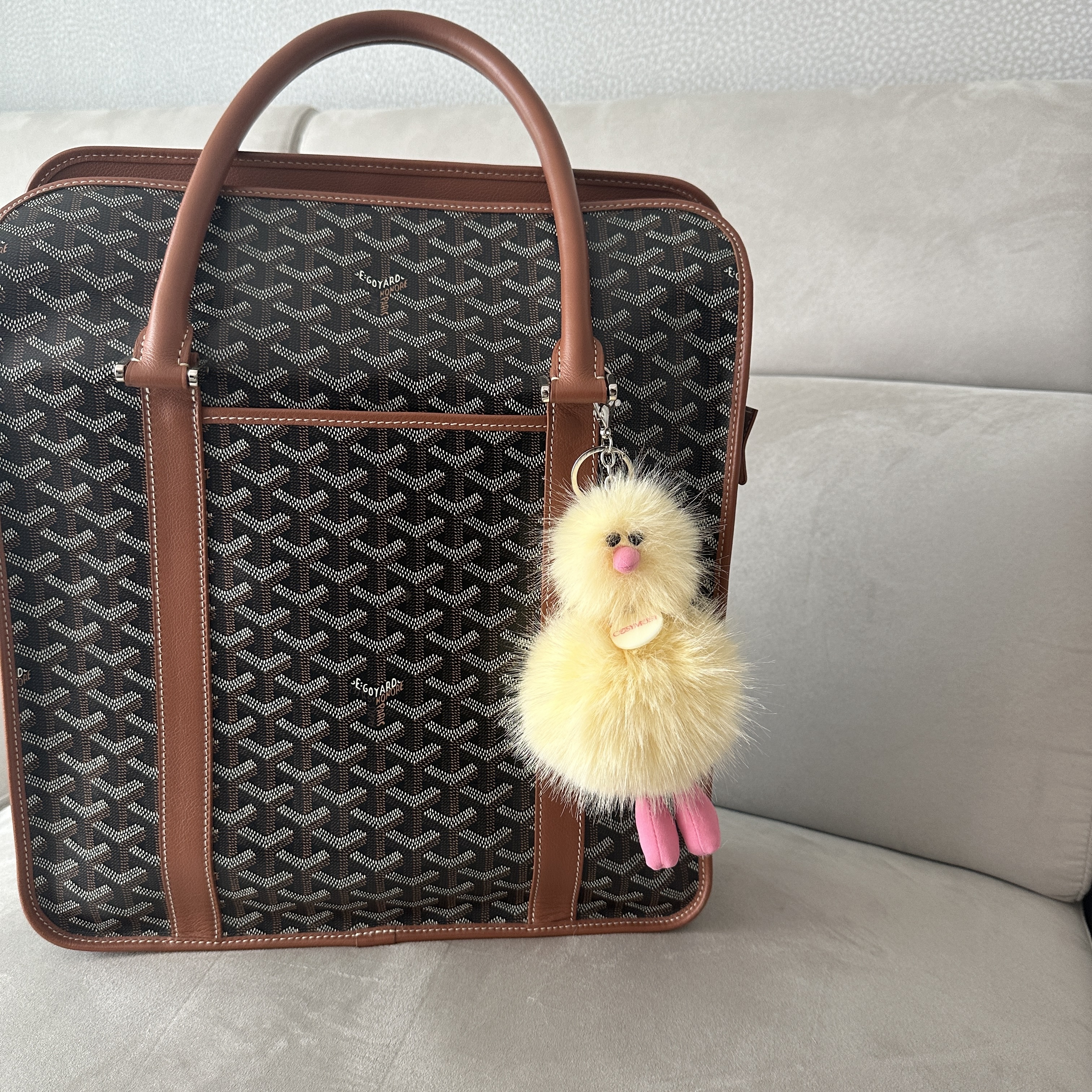 Goyard Bourgogne Bag Black Tan, Cosymosy Ugly Bird Keyring Lemon 착용 스타일
