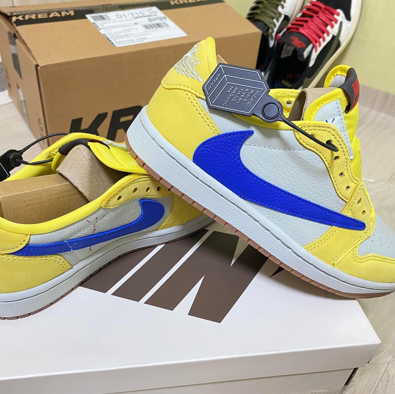 (W) Jordan 1 x Travis Scott Retro Low OG SP Canary, (W) Jordan 1 x Travis Scott Retro Low OG SP Medium Olive 착용 스타일 - 4