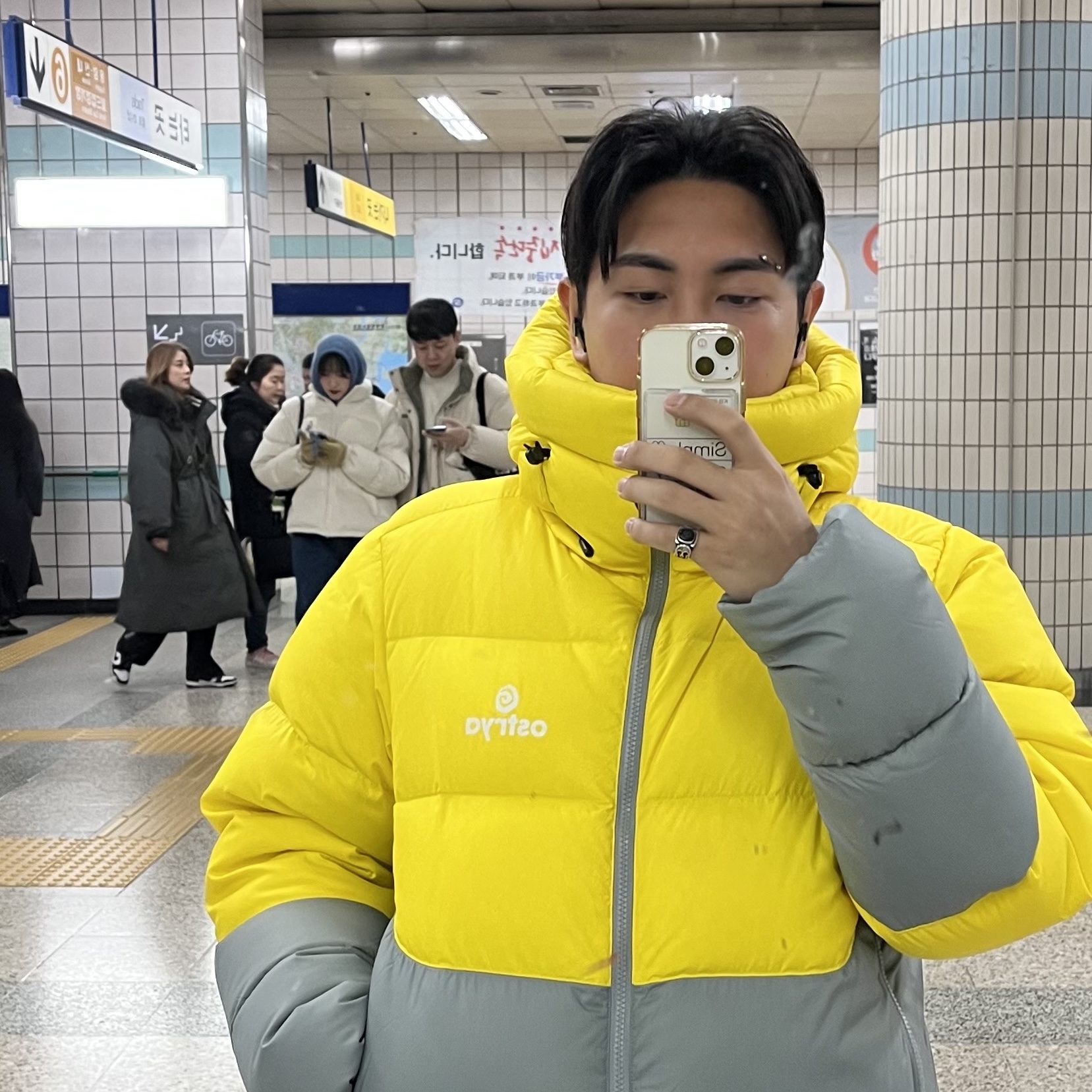 Ostrya Henson Down Parka Banana 착용 스타일