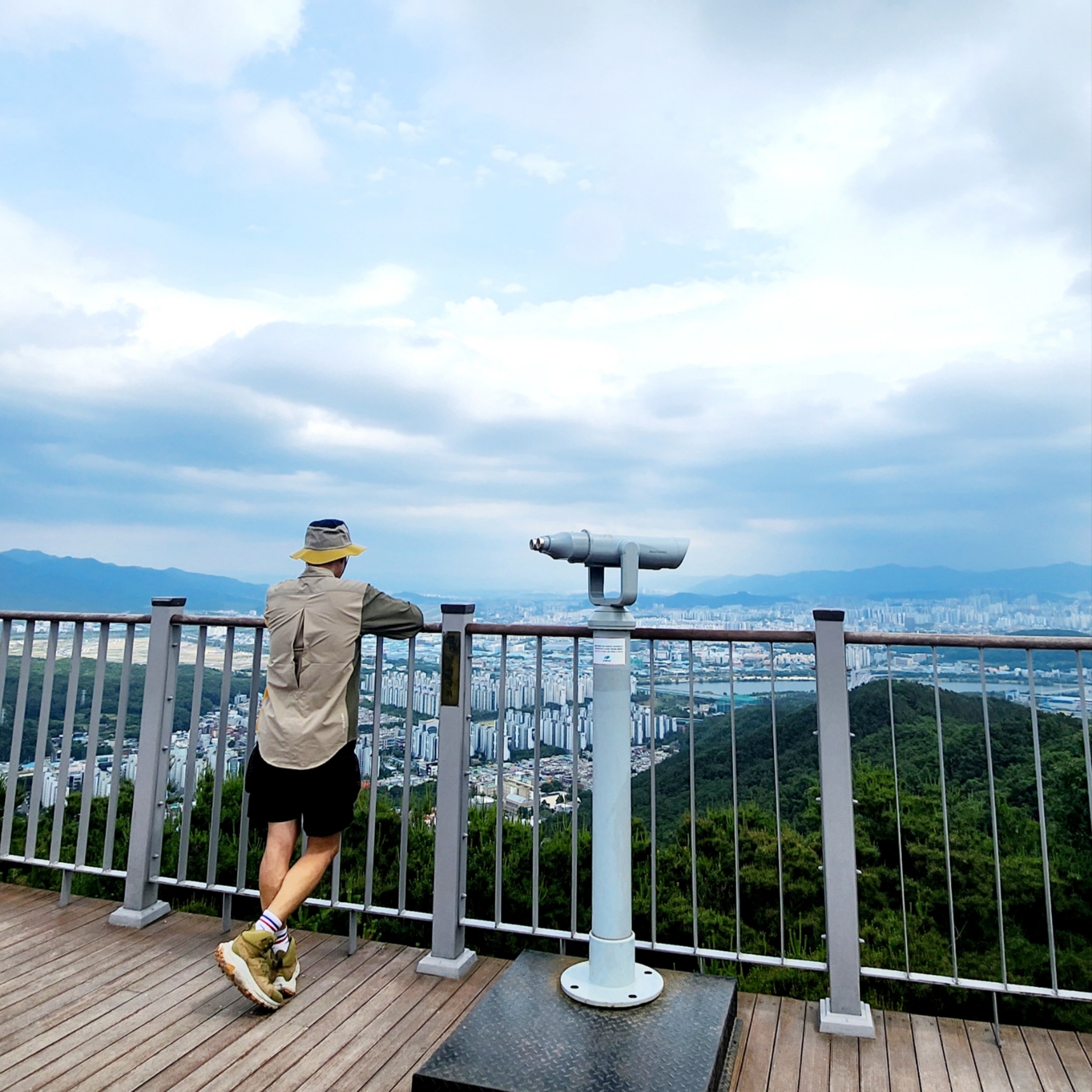Nike ACG Dri-Fit UV Devastation Trail Shirt Khaki Olive Gold - Asia, Nike NRG ACG Bucket Ghost Green 착용 스타일 - 2