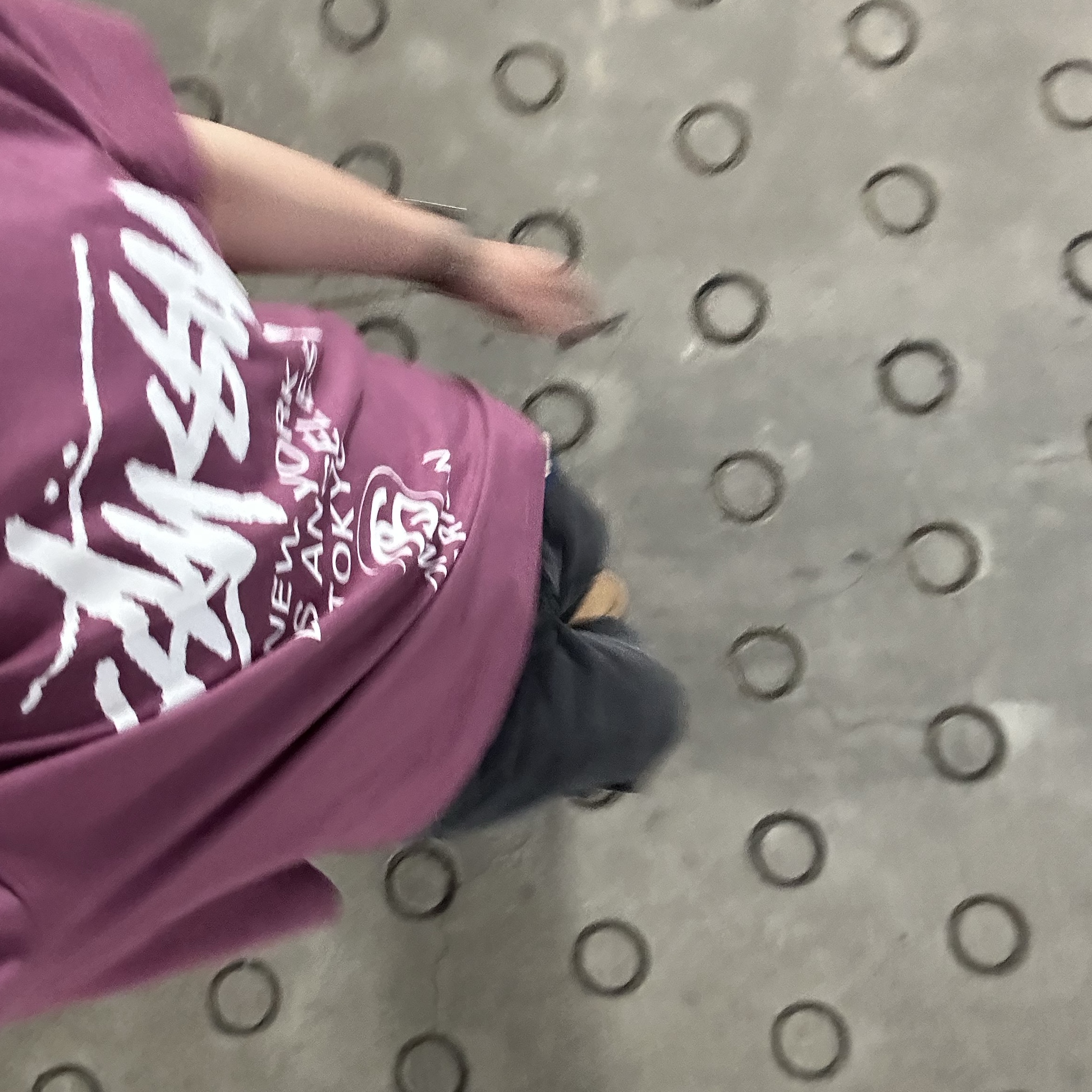 Stussy World Tour T-Shirt Berry 2024 착용 스타일