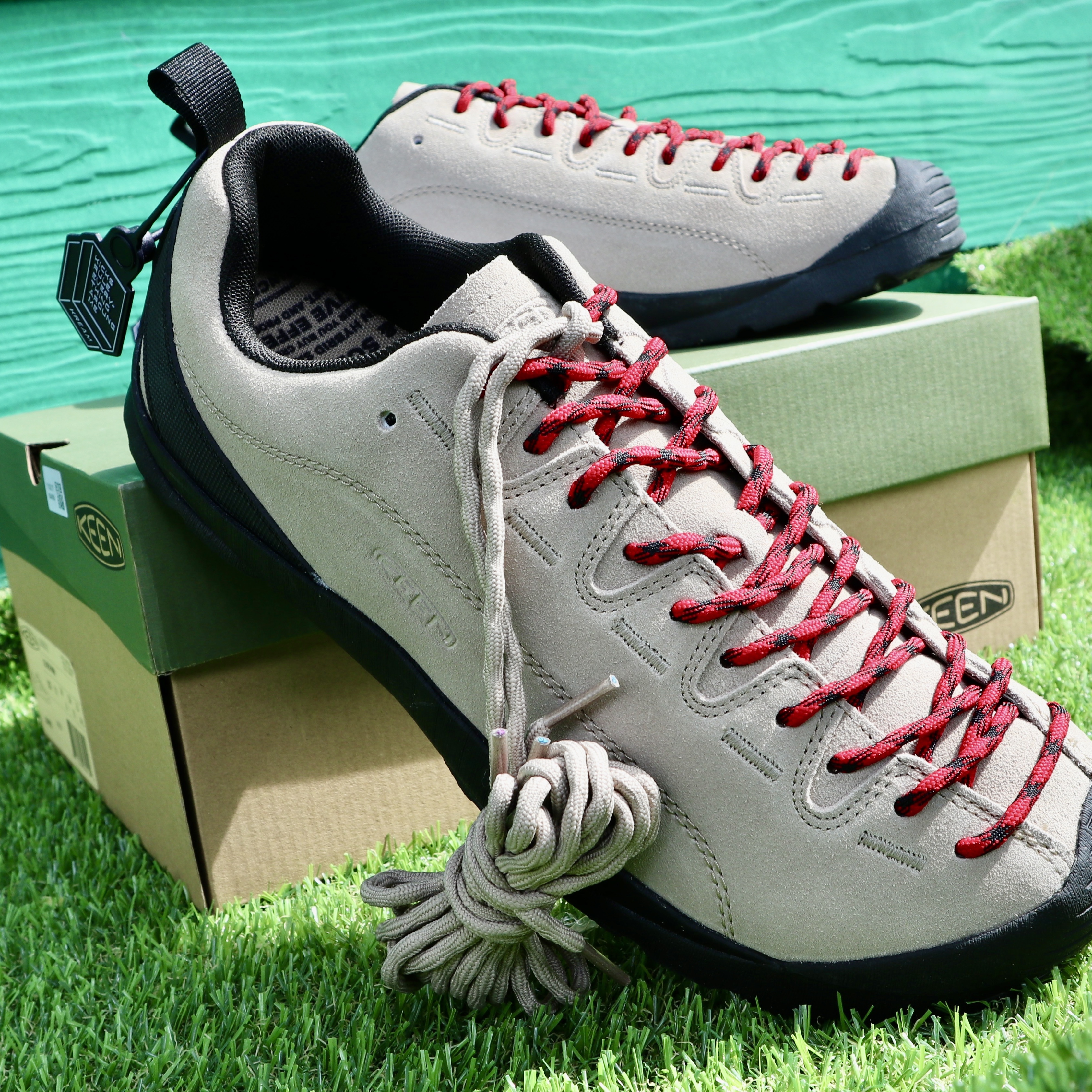 Keen Jasper Suede Sneakers Silver Mink 착용 스타일 - 2