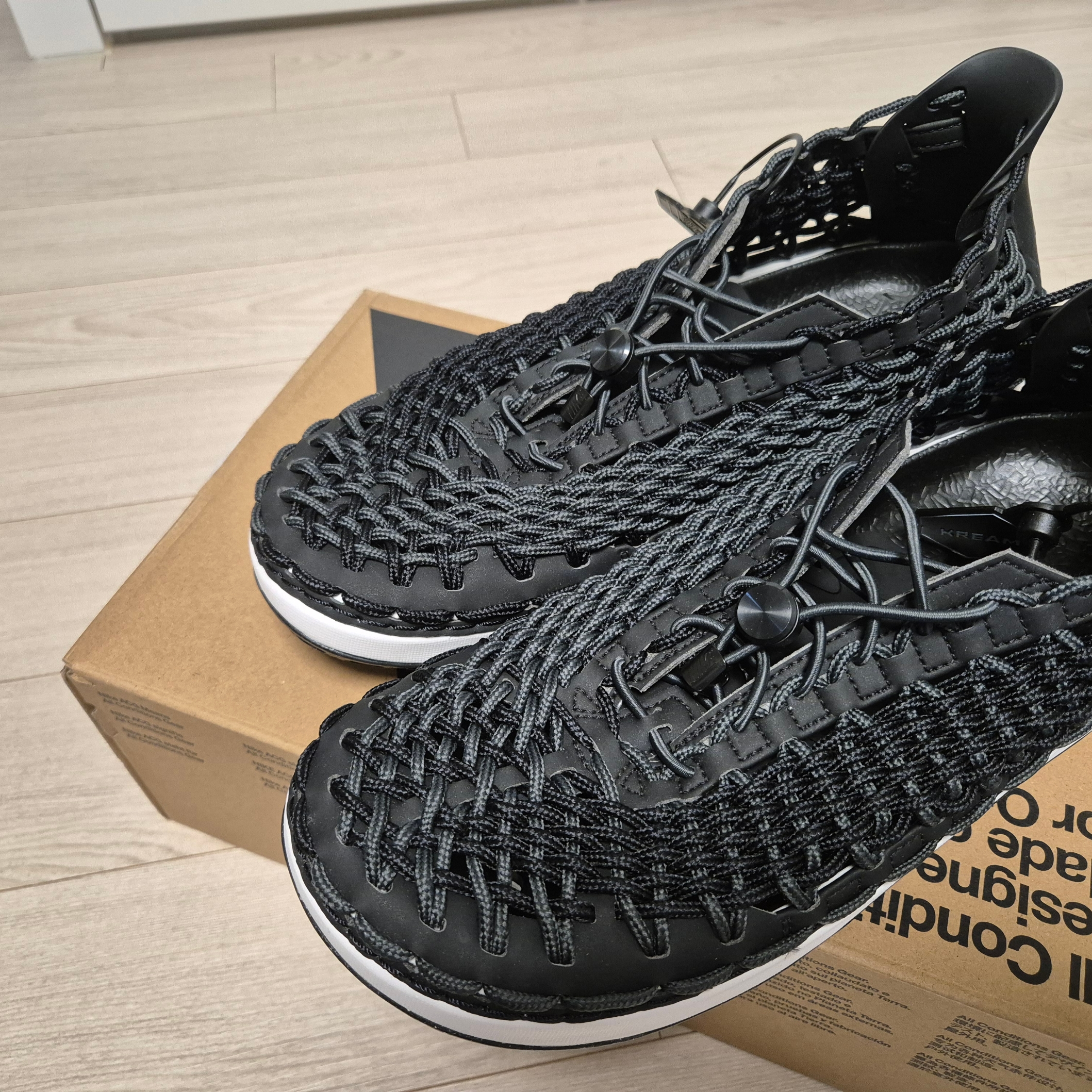Nike ACG Watercat+ Black Summit White 착용 스타일