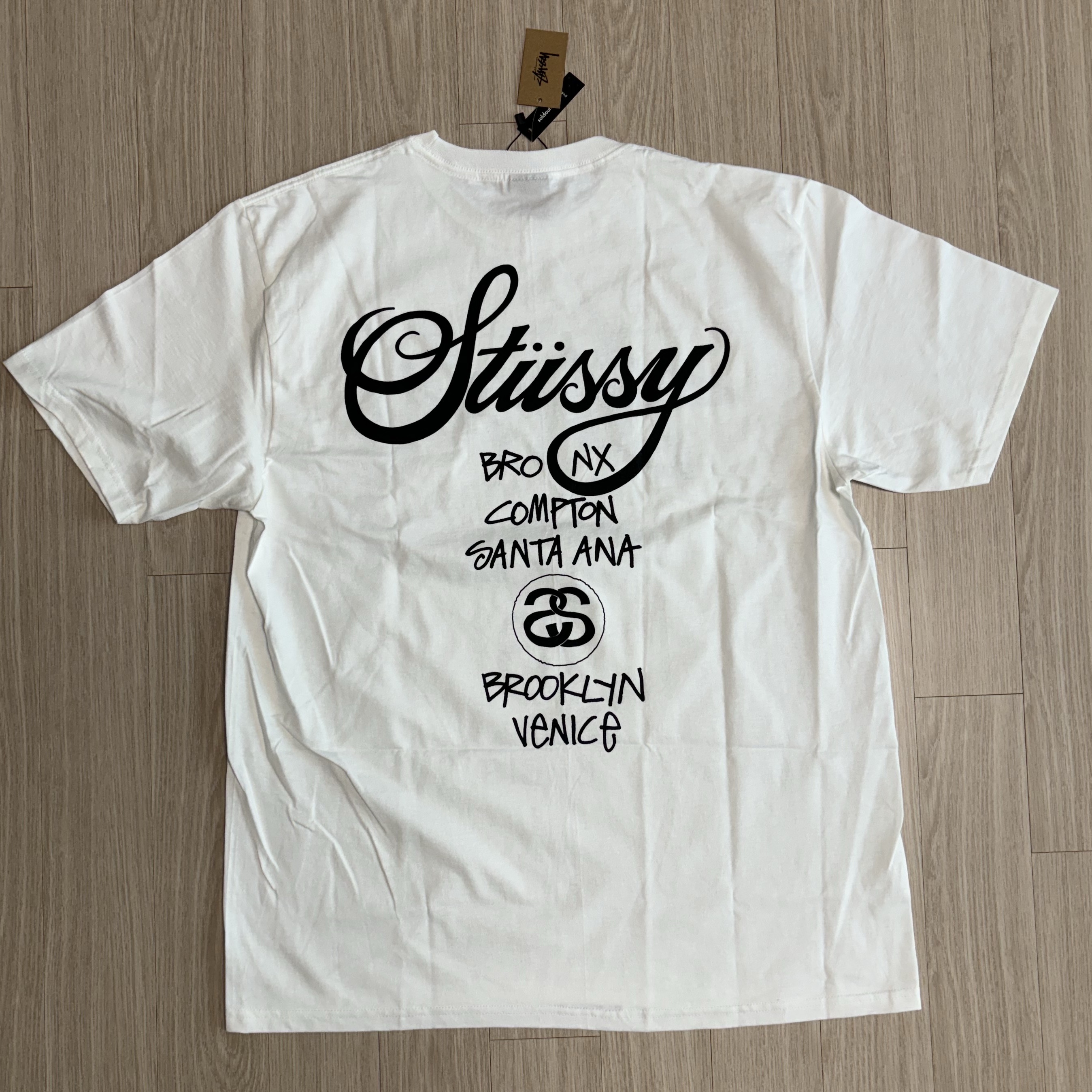 Stussy World Tour T-Shirt White 2024,2025 착용 스타일 - 2