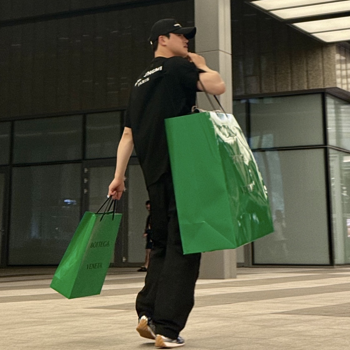 Bottega Veneta Orbit Sneaker Surf Vapor, Wooyoungmi Cotton Back Logo T-Shirt Black - 24SS 착용 스타일