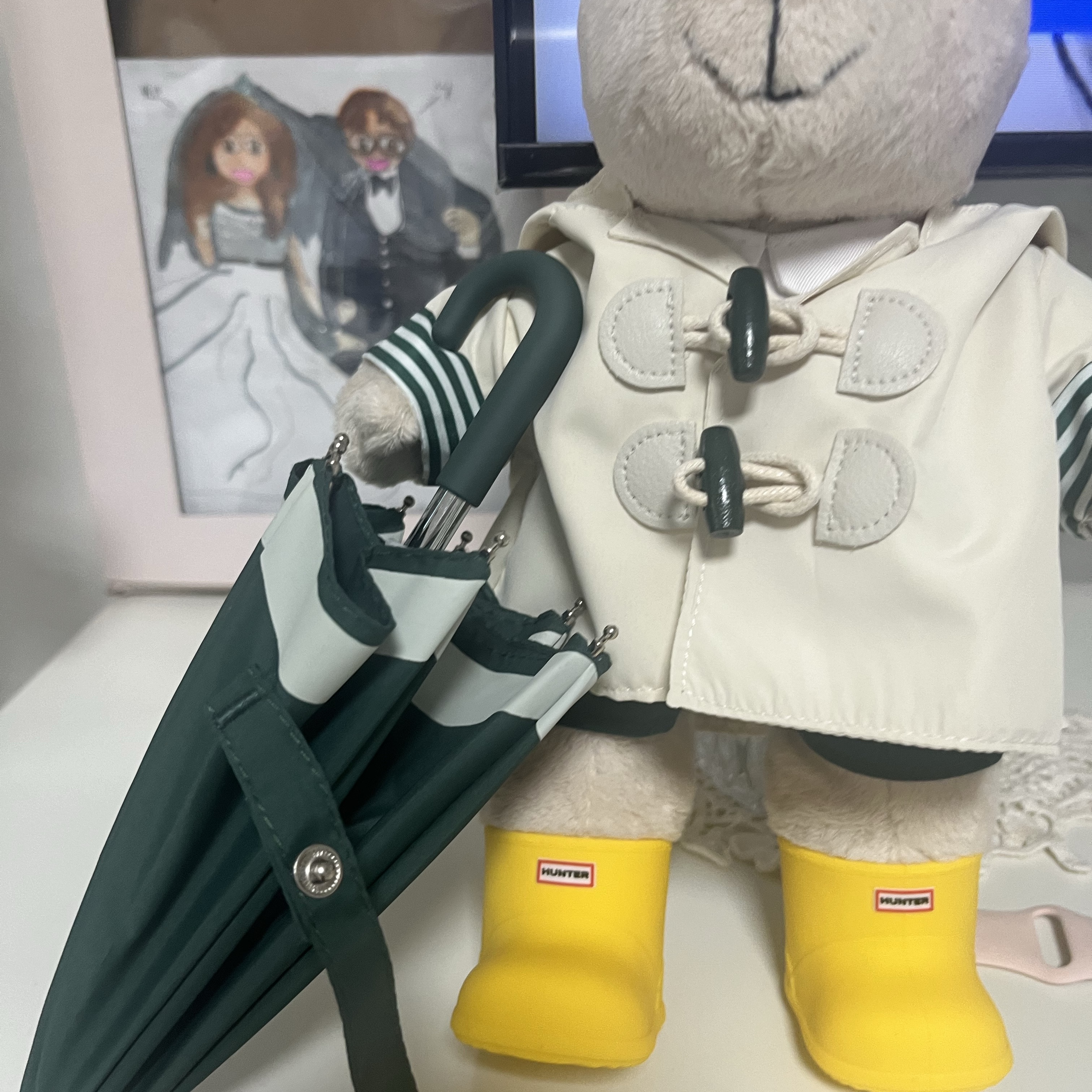 Starbucks x Hunter Rainy Bearista Doll Cream 착용 스타일 - 2