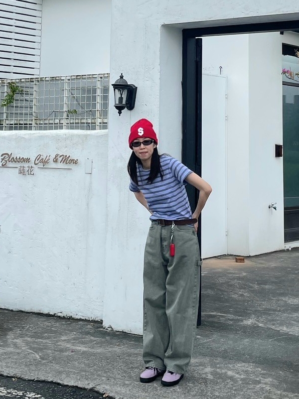 Supreme Floating Keychain Red - 23FW, Supreme New Era $ Beanie Red - 24SS 착용 스타일 - 2