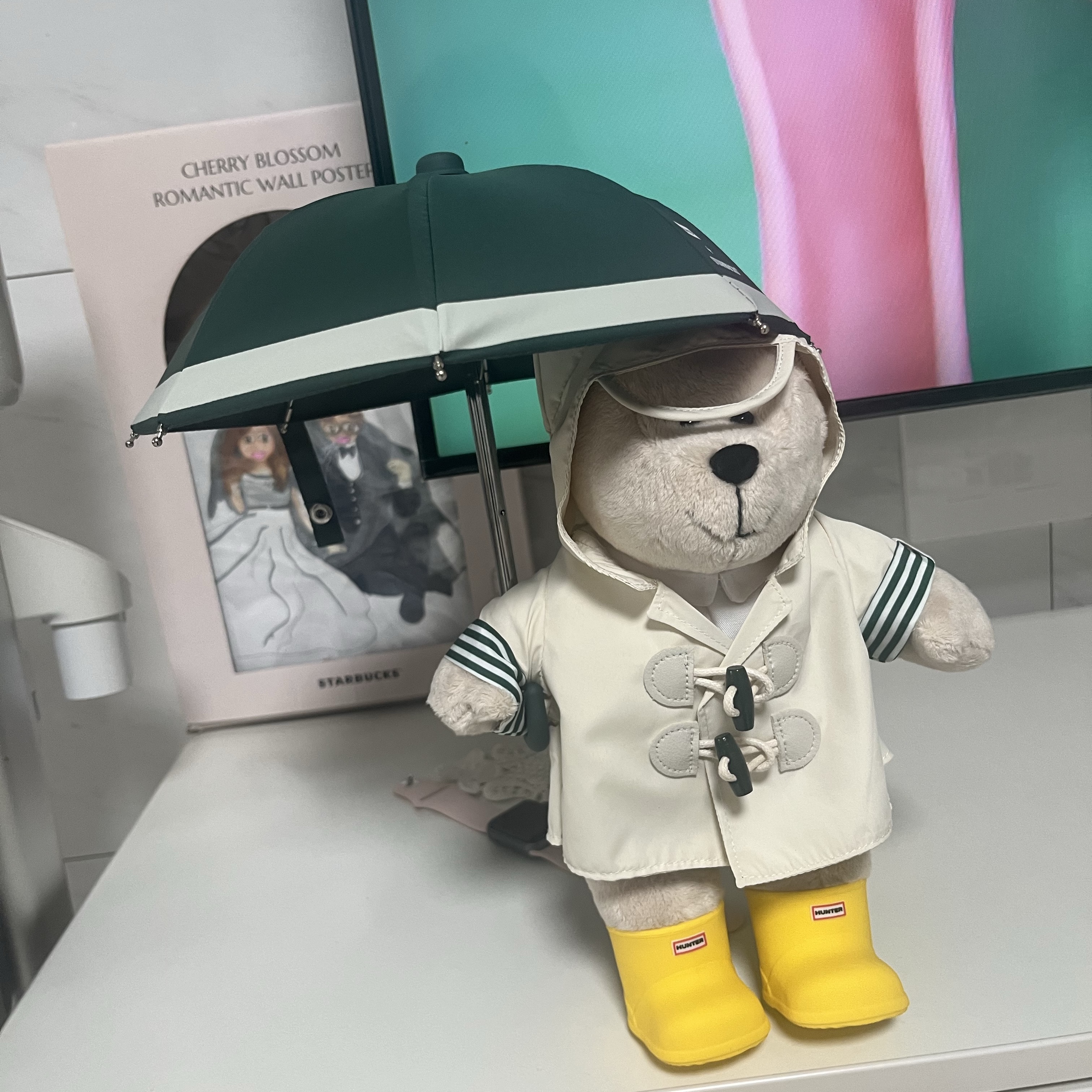 Starbucks x Hunter Rainy Bearista Doll Cream 착용 스타일 - 3