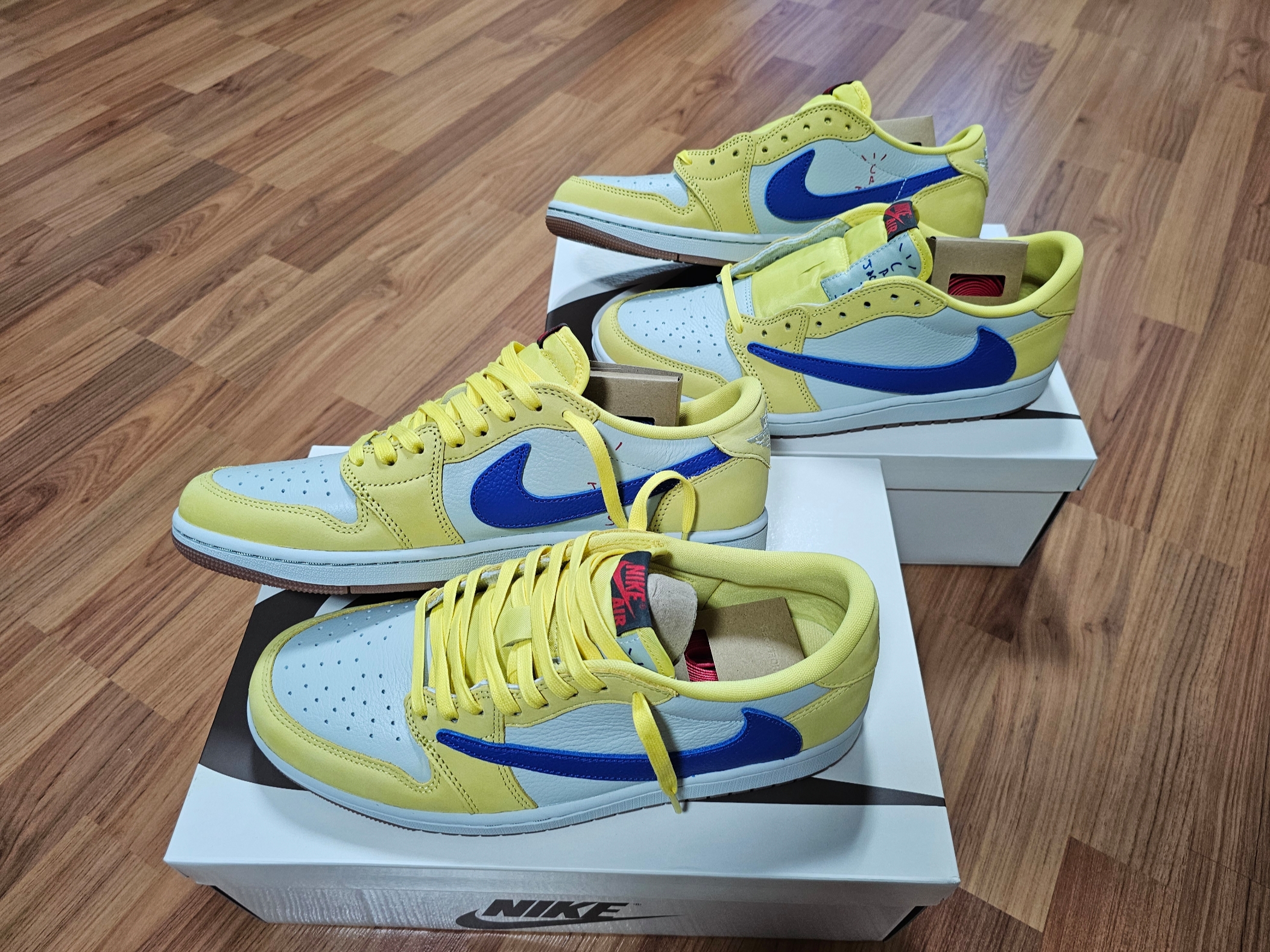 (W) Jordan 1 x Travis Scott Retro Low OG SP Canary 착용 스타일 - 1