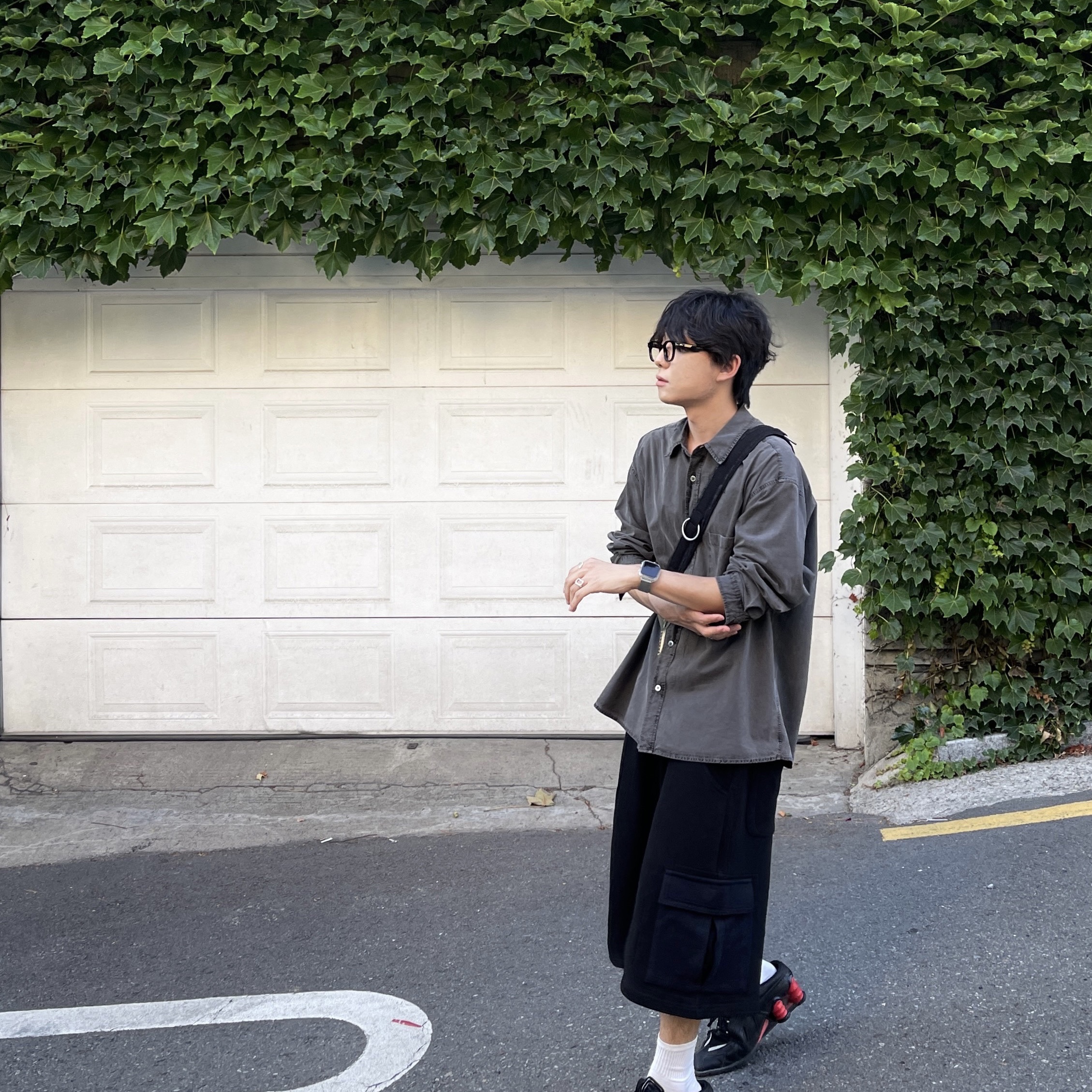 Nike x Martine Rose Shox MR4 Black 착용 스타일 - 1