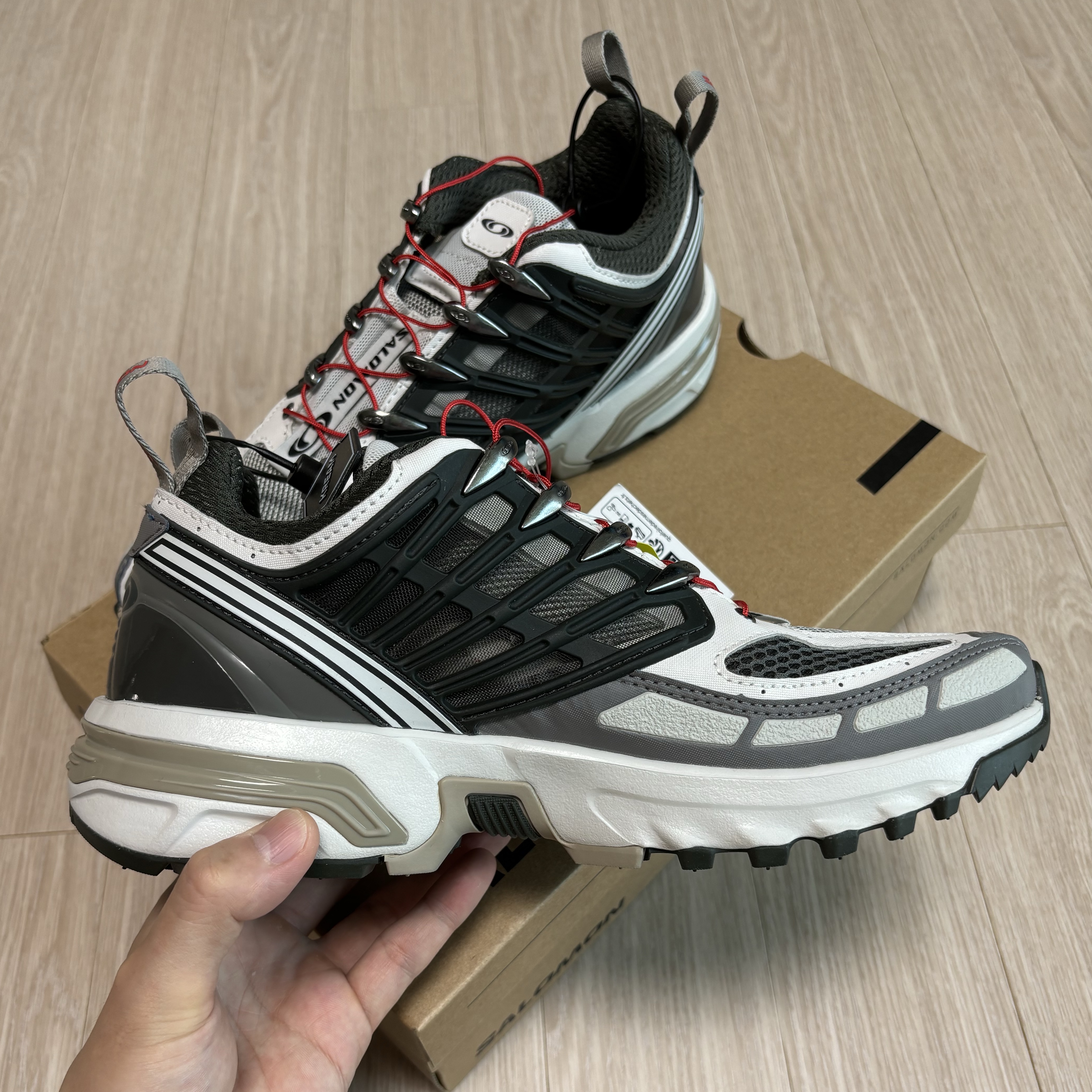 Salomon ACS Pro Beluga Vintage Khaki 착용 스타일 - 6