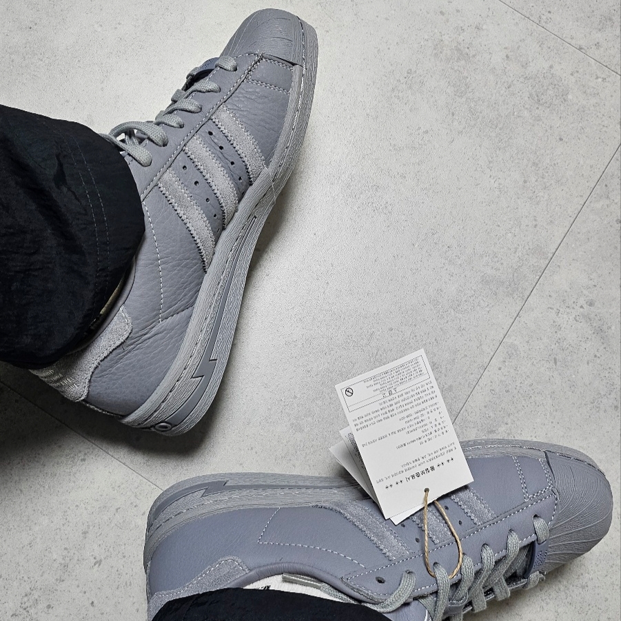 Adidas x Neighborhood Superstar 2024 Grey Cloud White 착용 스타일 - 6