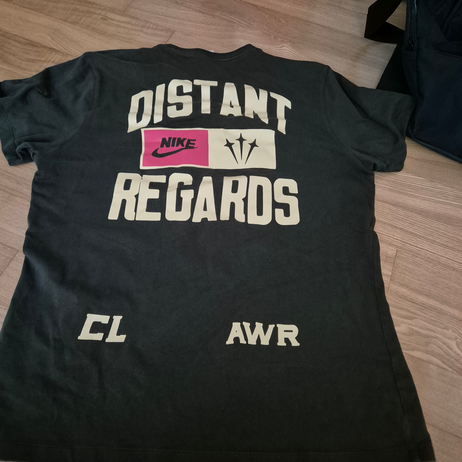 Nike x Drake Nocta x Cactus Plant Flea Market Souvenir Cactus T-Shirt Sequoia (DR2630-355) 착용 스타일