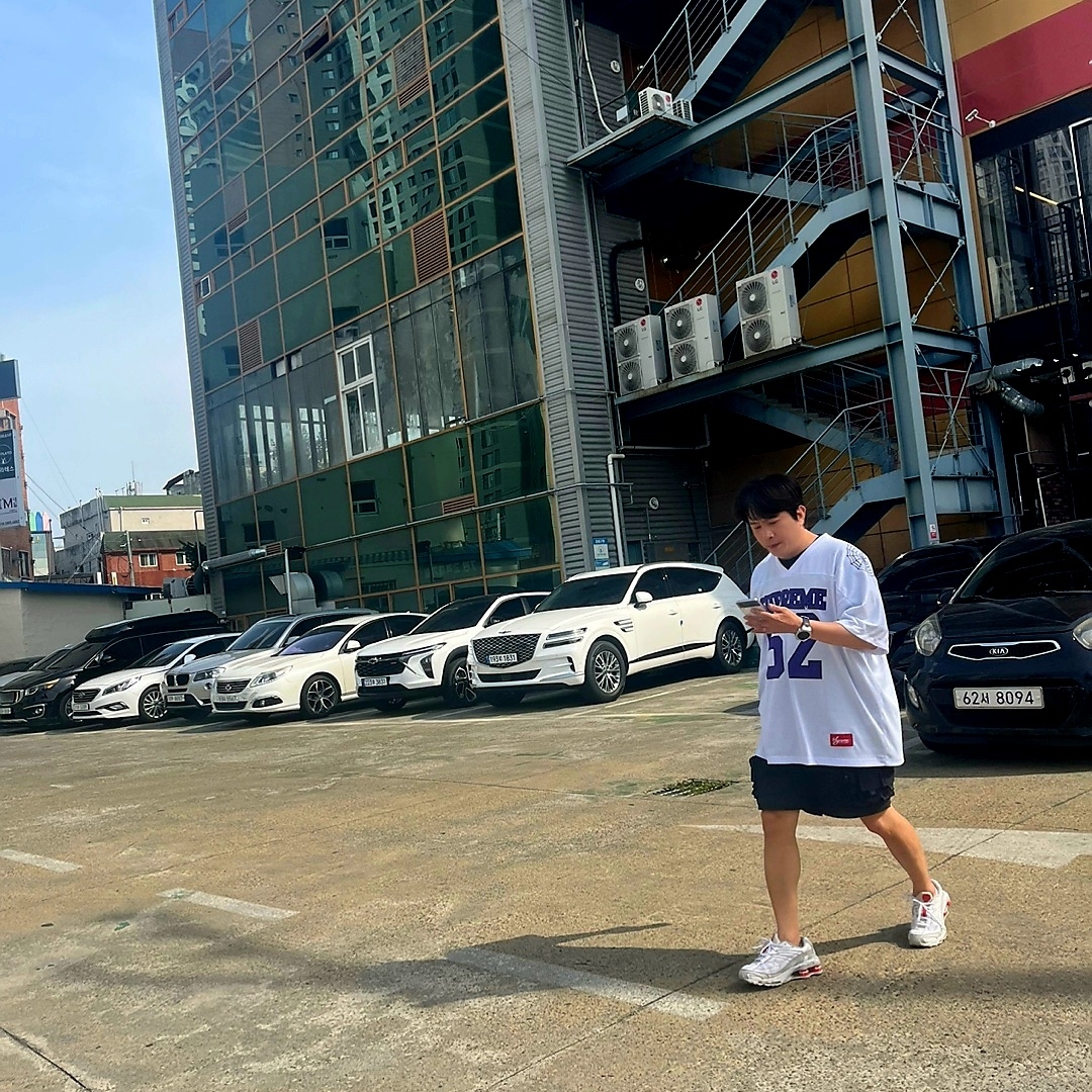 Supreme Spiderweb Football Jersey White - 24SS, Nike ACG Cargo Shorts Black - Asia 착용 스타일
