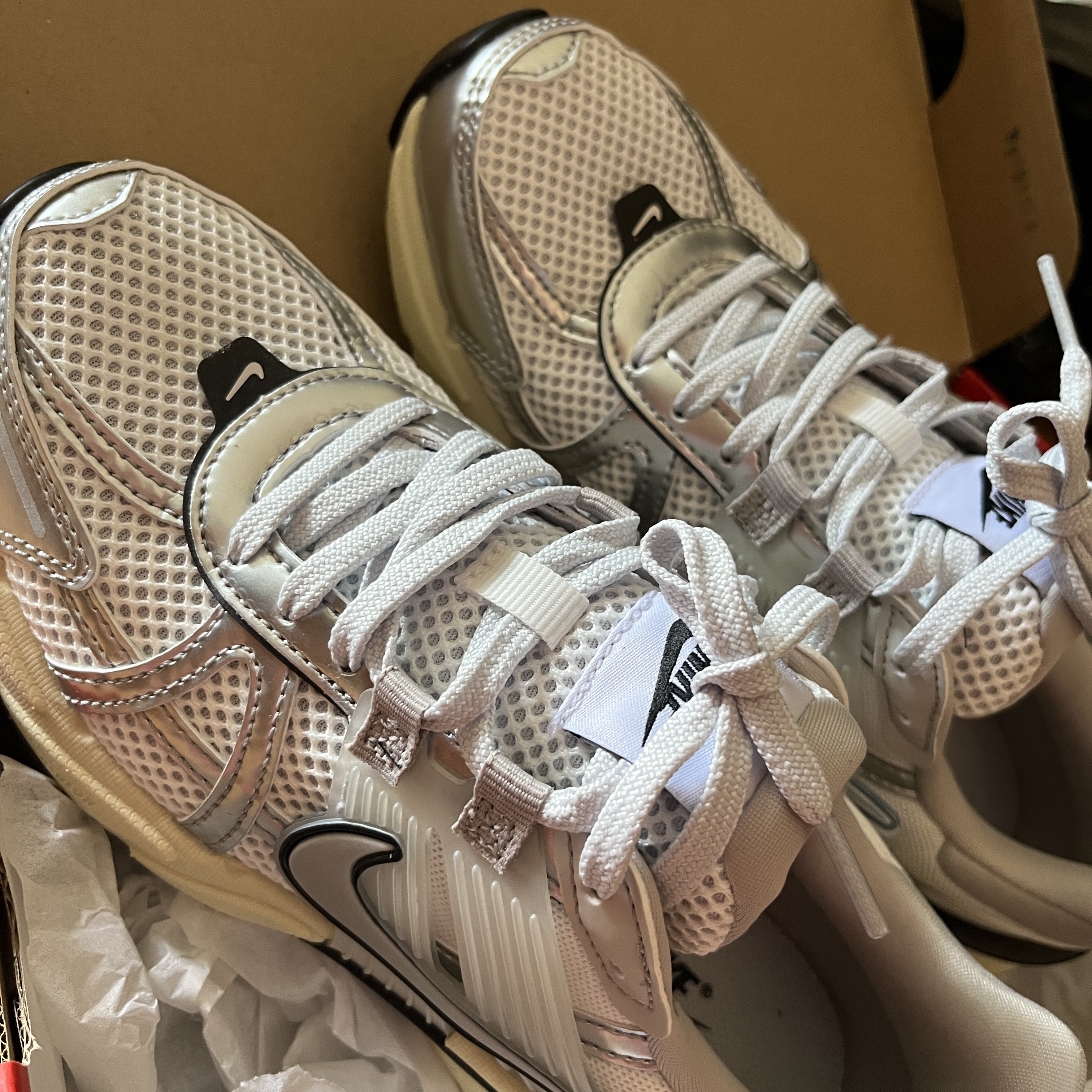 Nike V2K Run Summit White Metallic Silver 착용 스타일